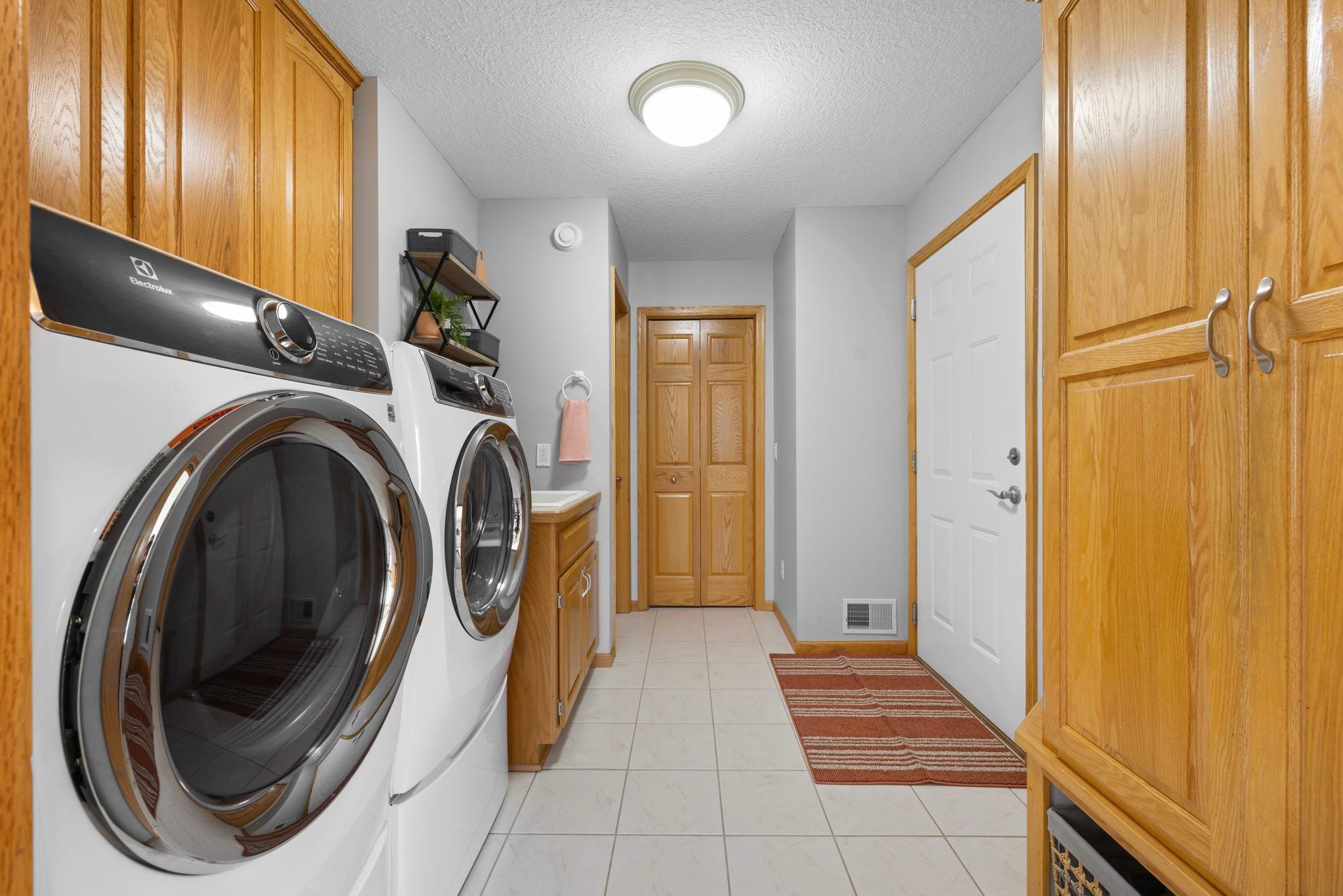 7265 Lake Ridge Drive