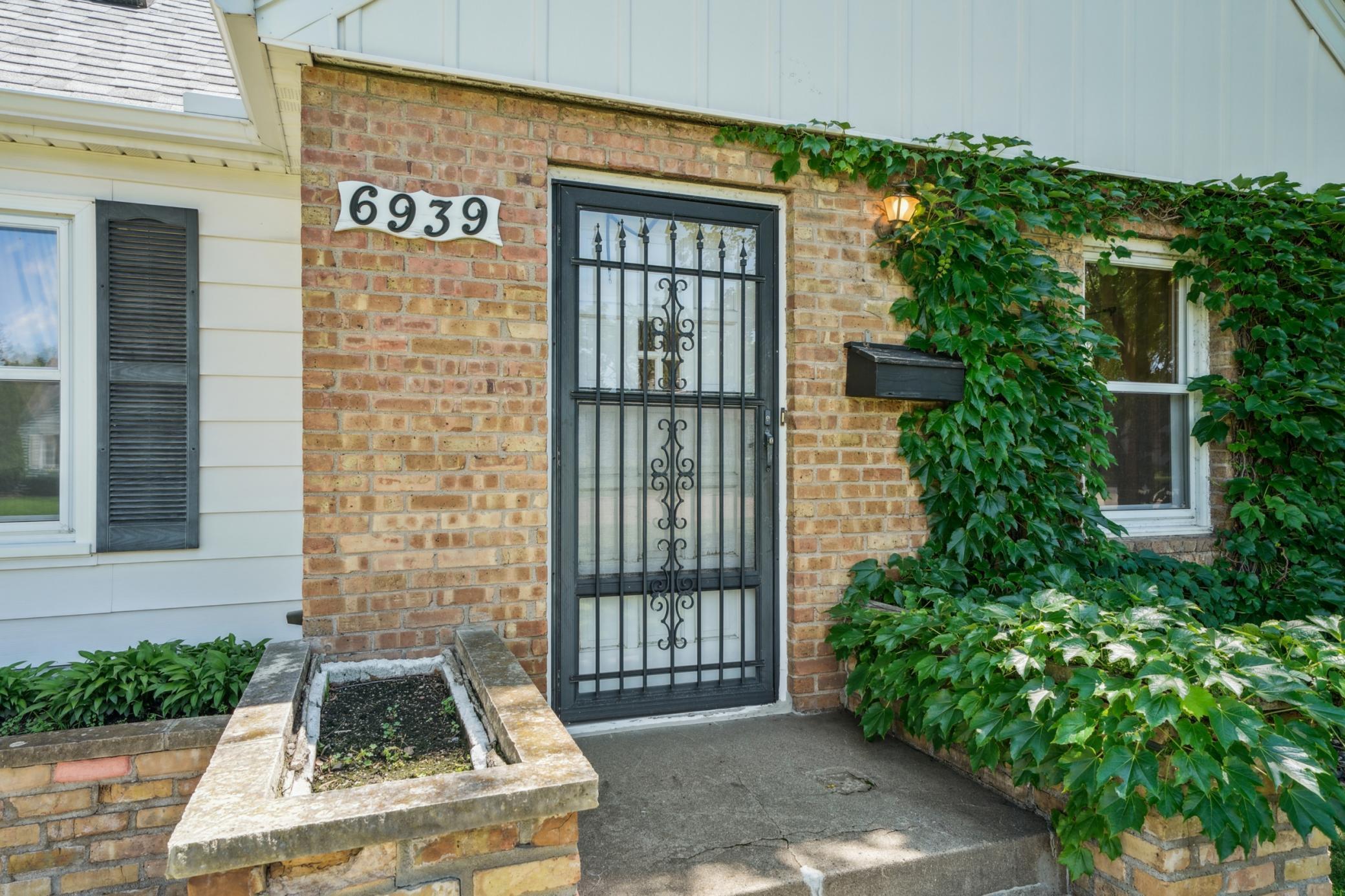 6939 Oakland Avenue
