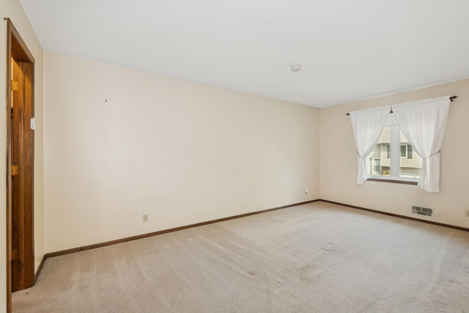 9926 Cavell Avenue S