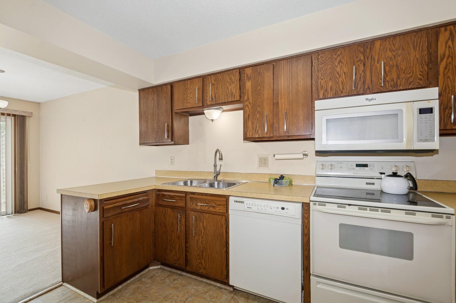 9926 Cavell Avenue S