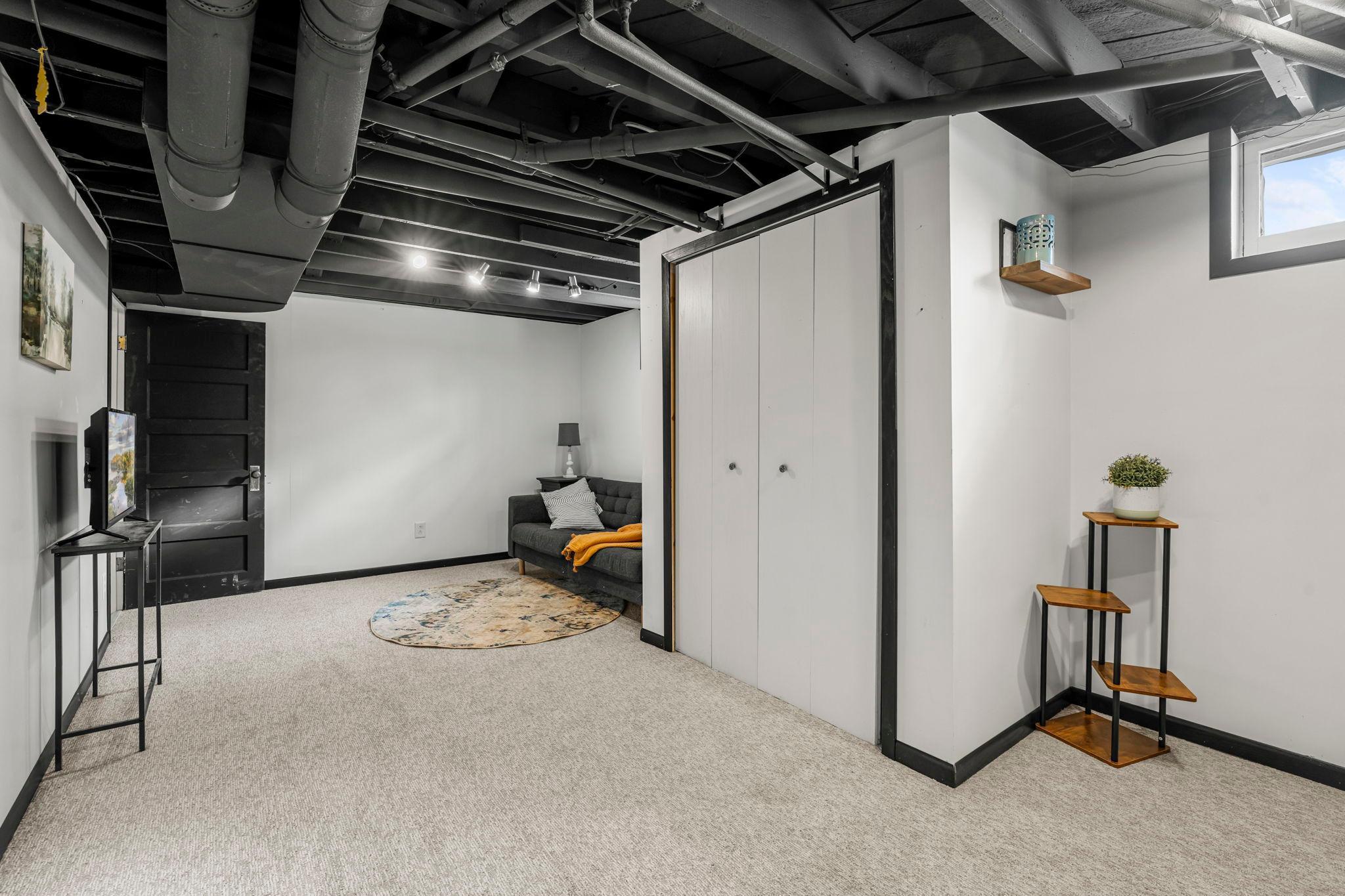 1011 Van Dyke Road NW