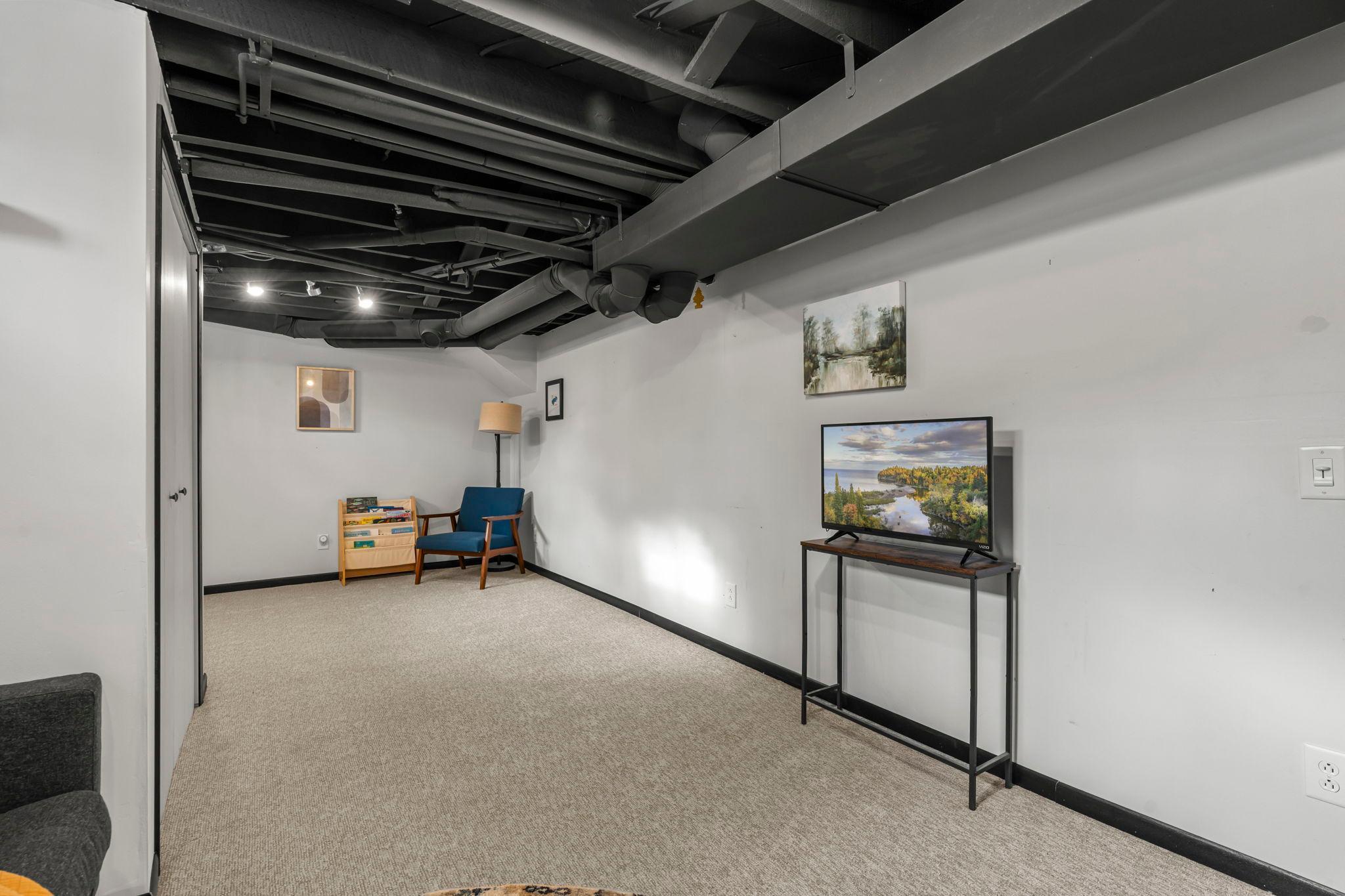 1011 Van Dyke Road NW