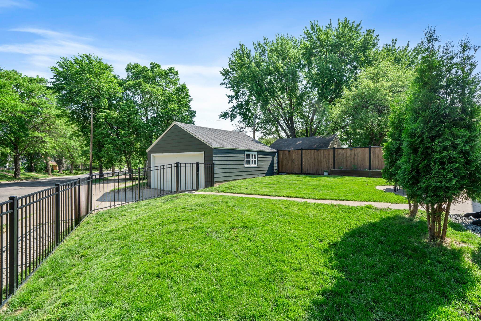 5455 Shoreview Avenue