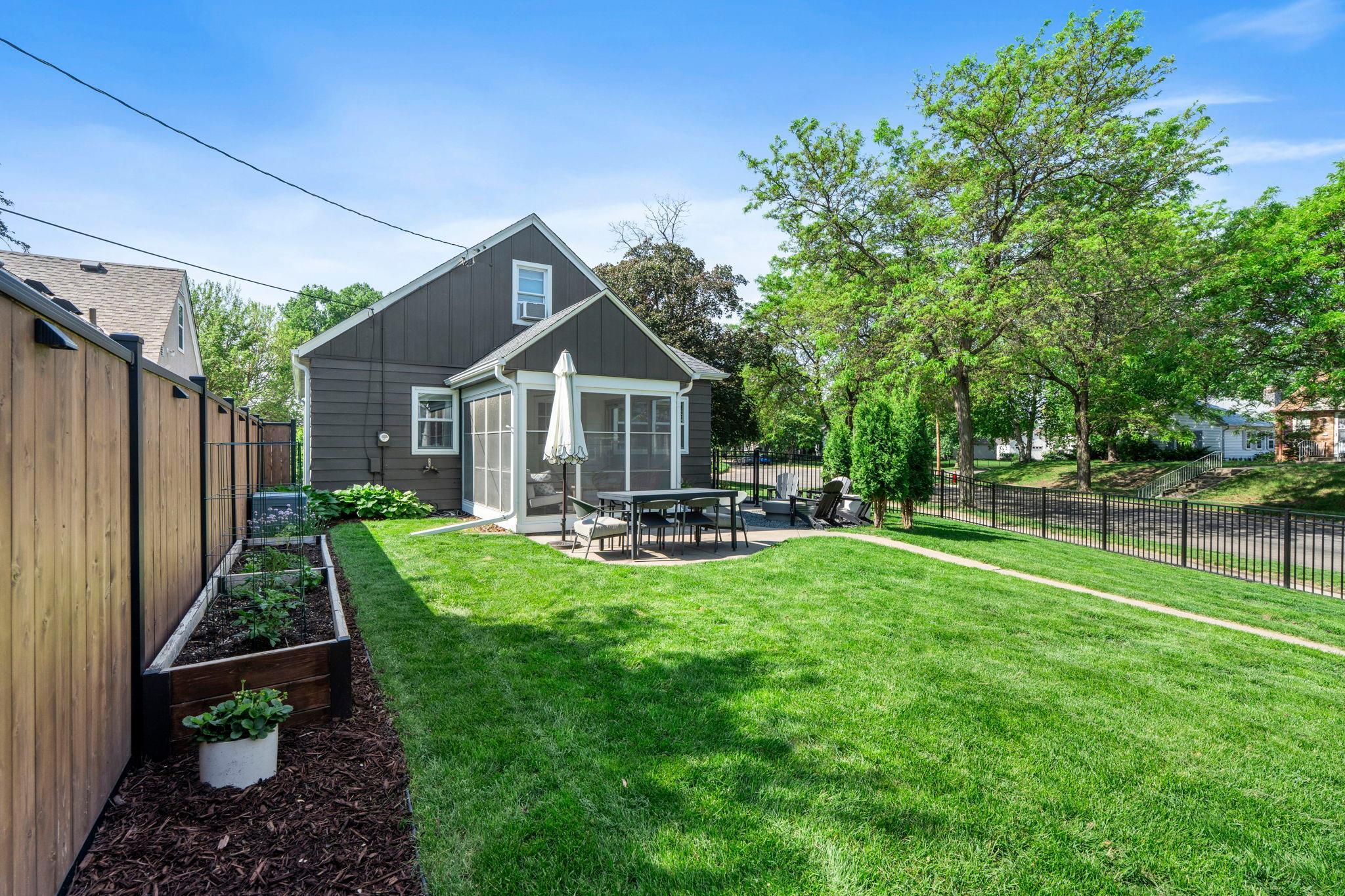 5455 Shoreview Avenue