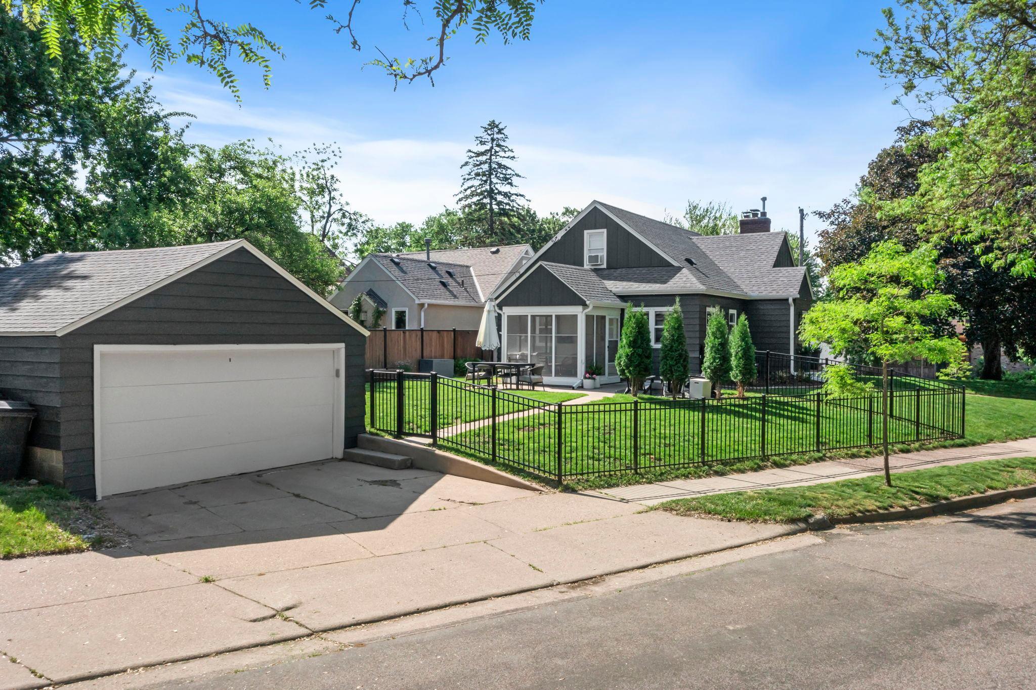 5455 Shoreview Avenue