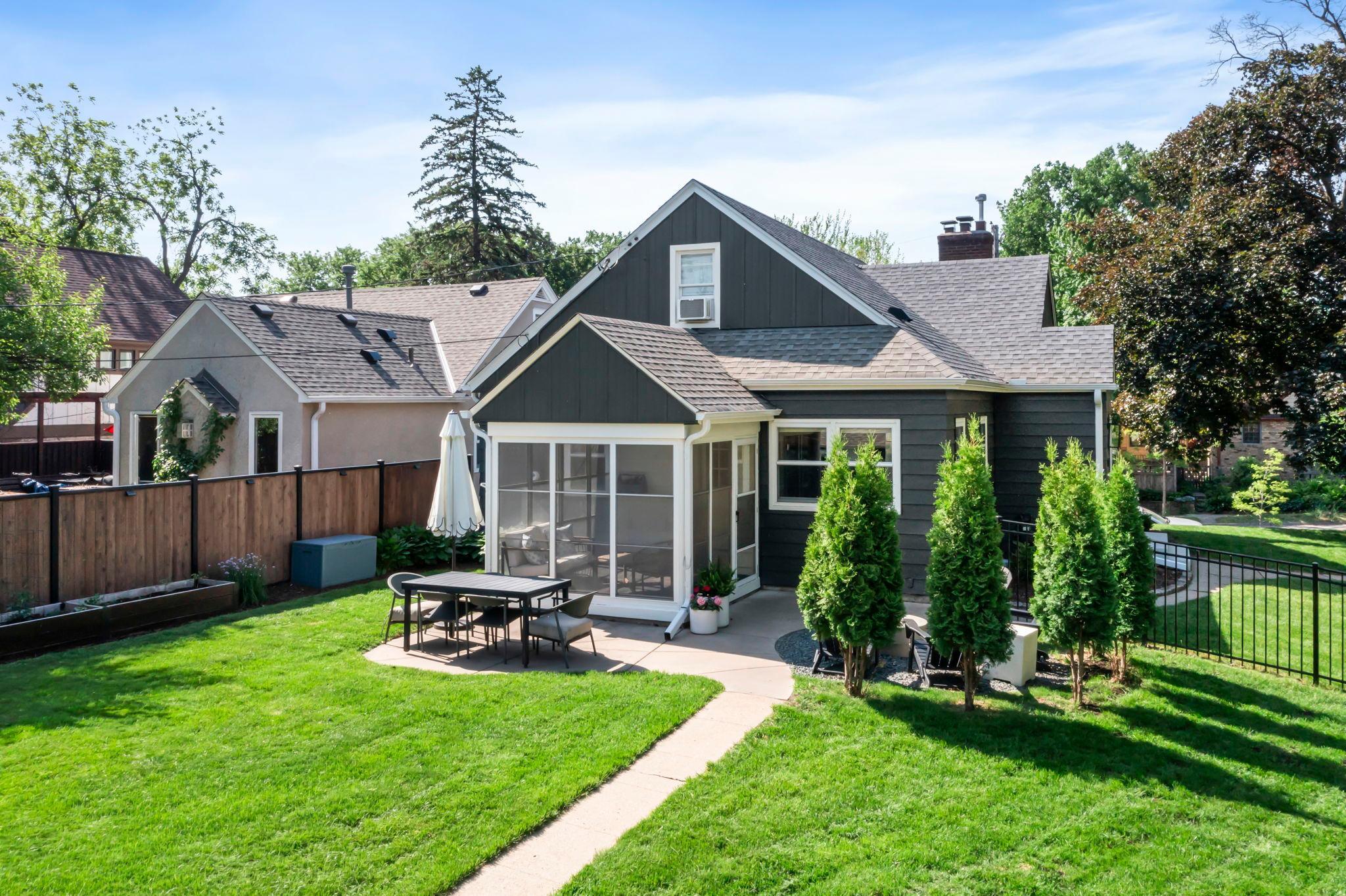 5455 Shoreview Avenue