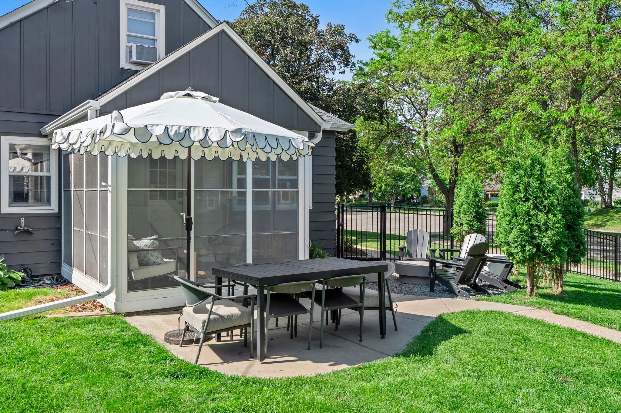 5455 Shoreview Avenue