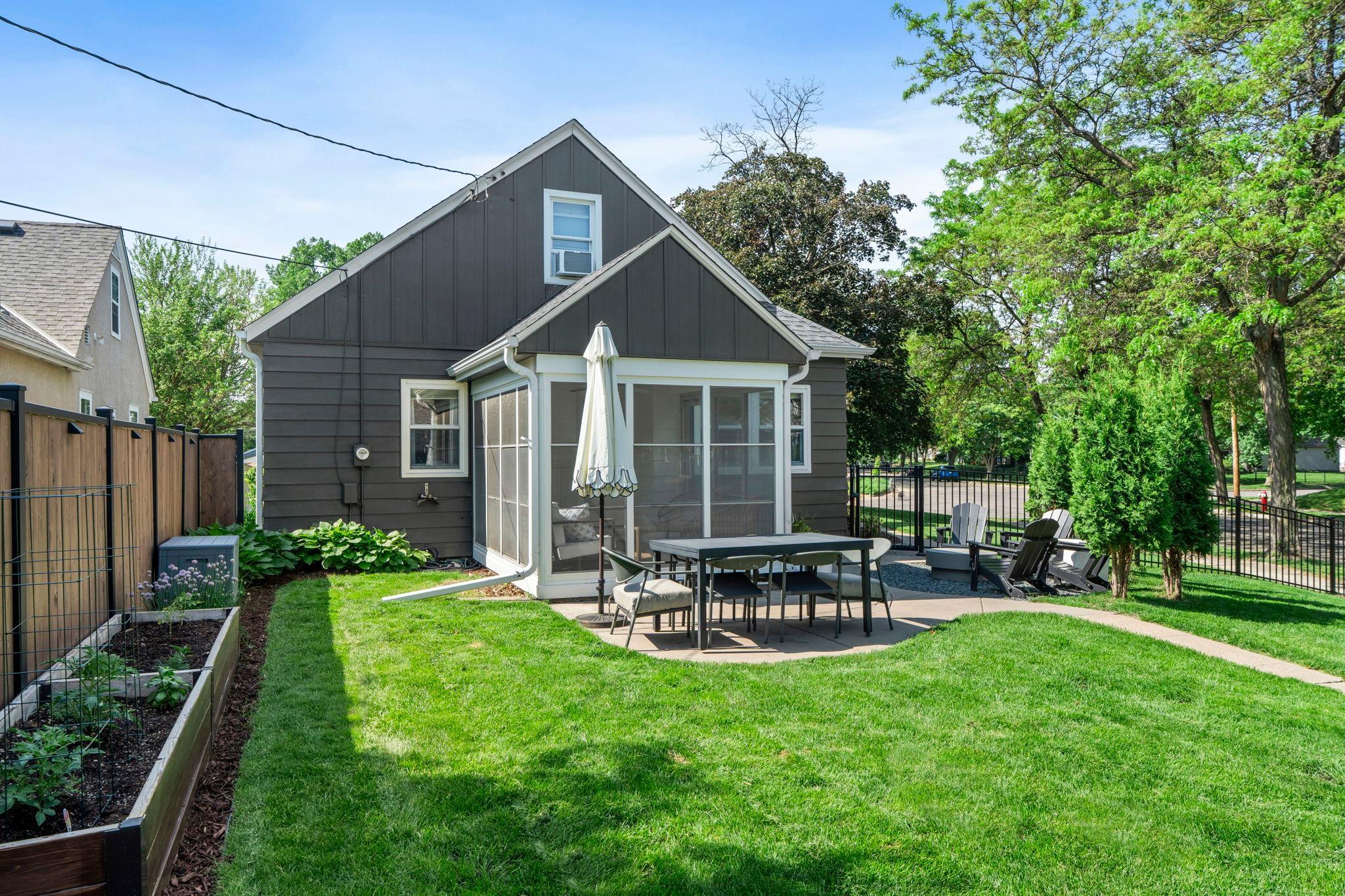 5455 Shoreview Avenue