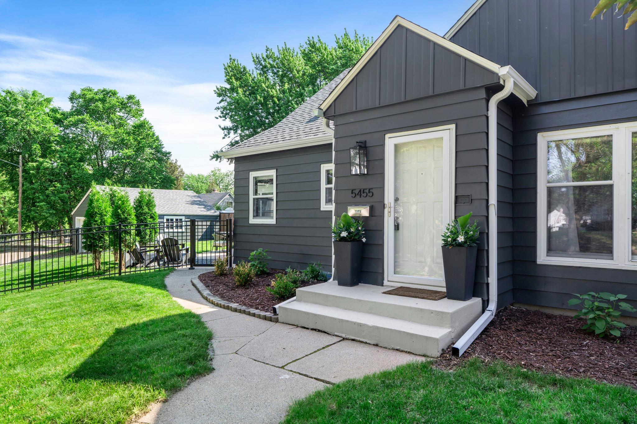 5455 Shoreview Avenue