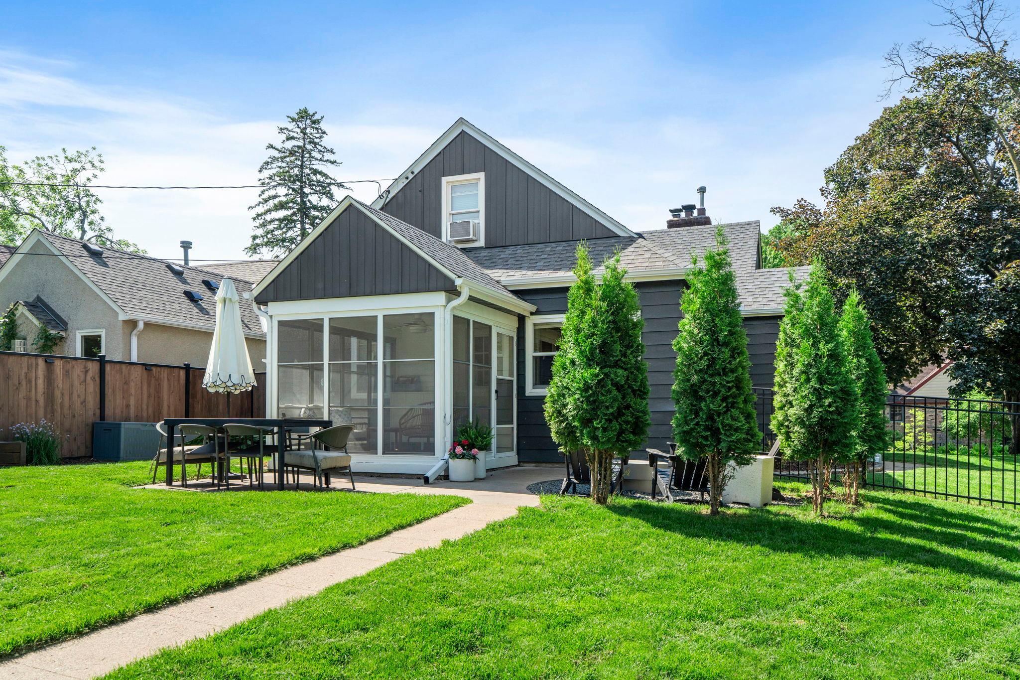 5455 Shoreview Avenue