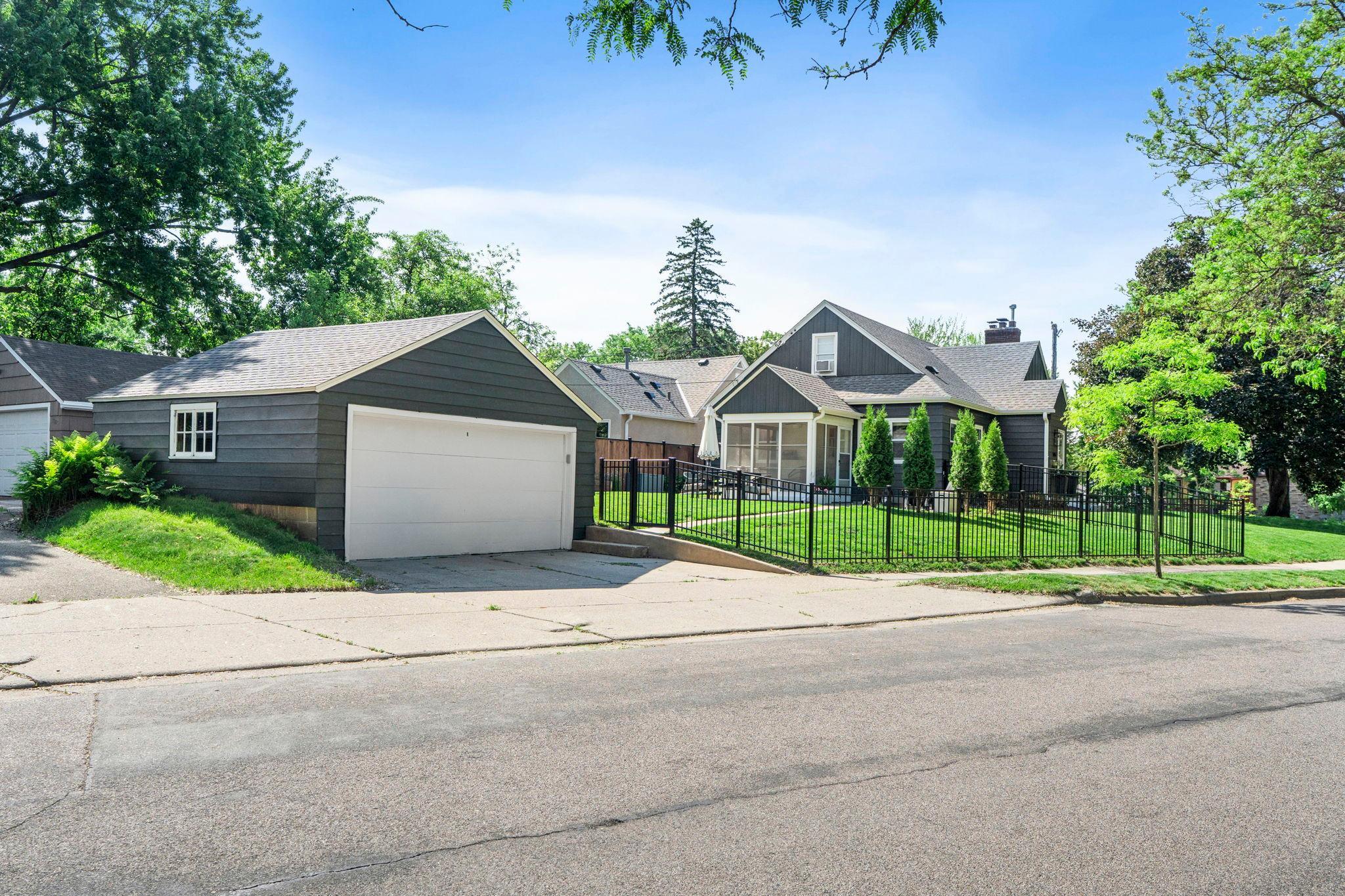 5455 Shoreview Avenue