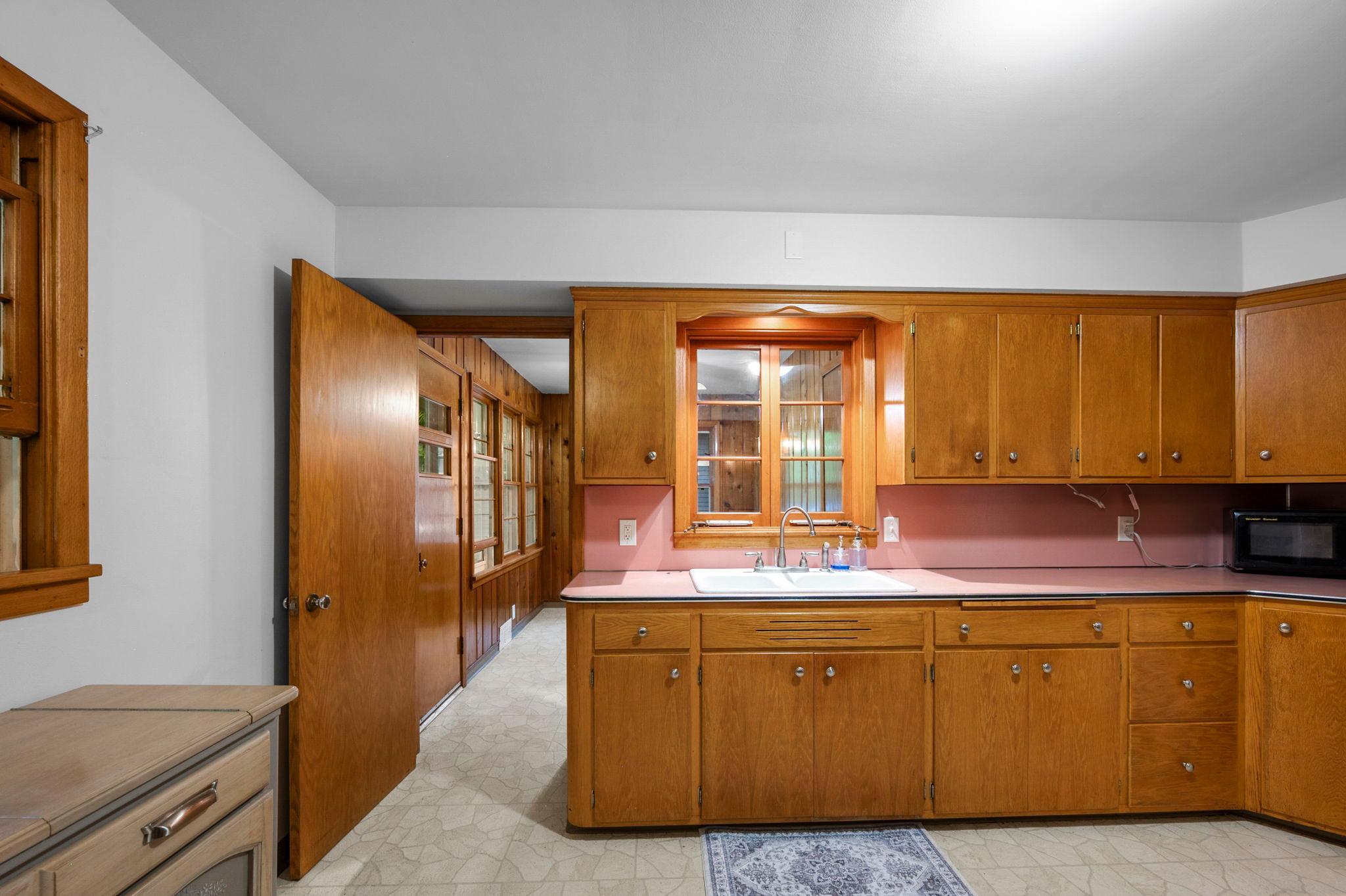 305 Main Street E