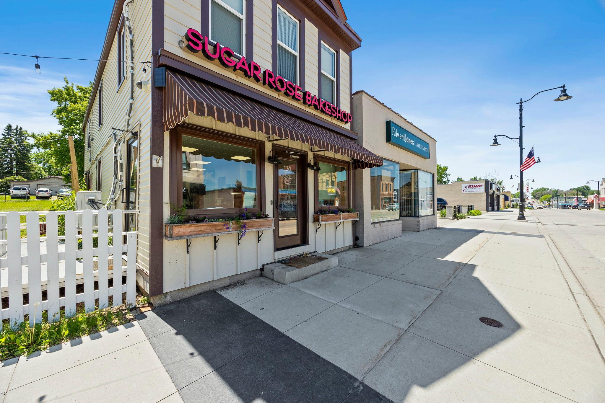 305 Main Street E