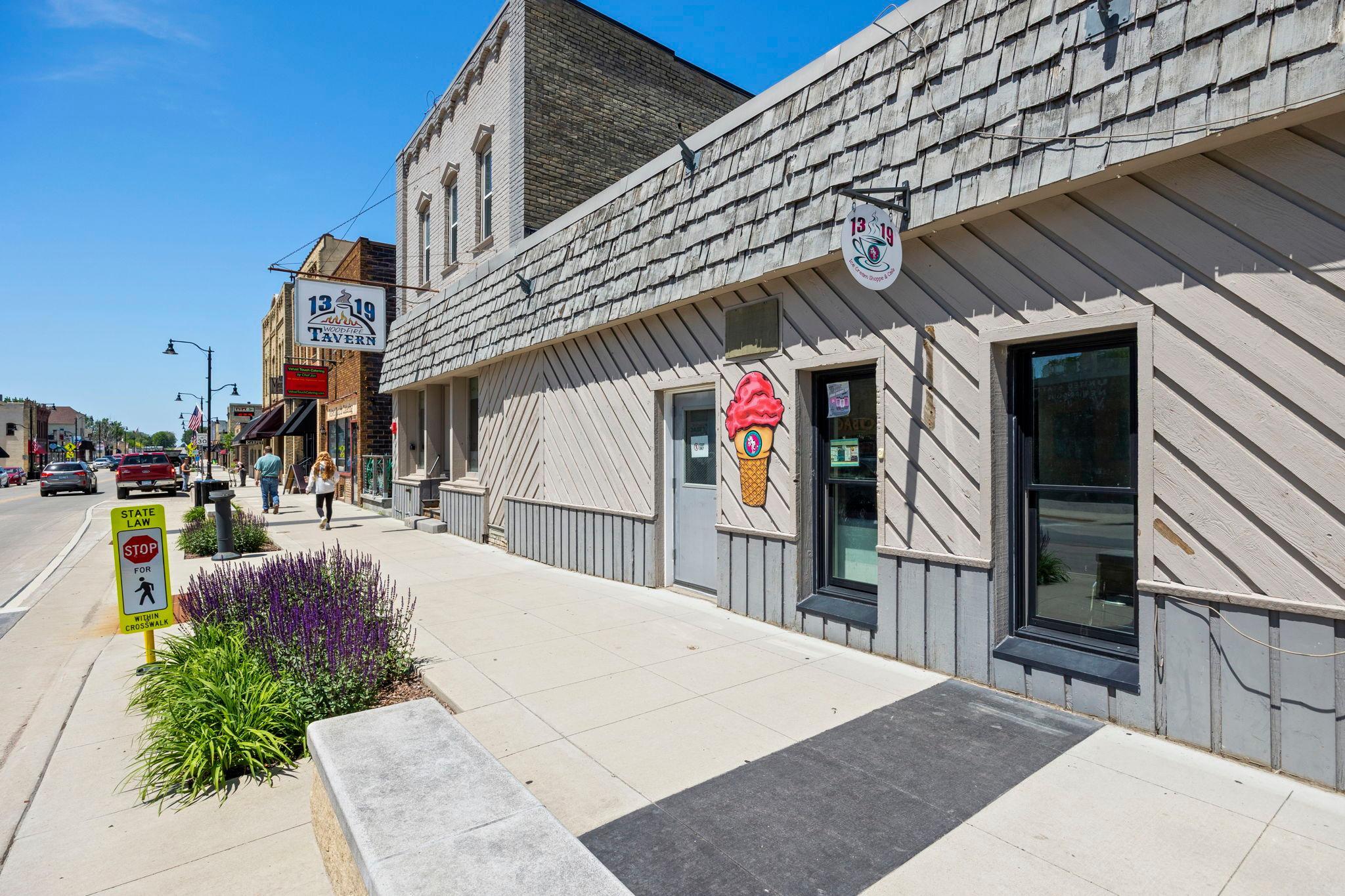305 Main Street E