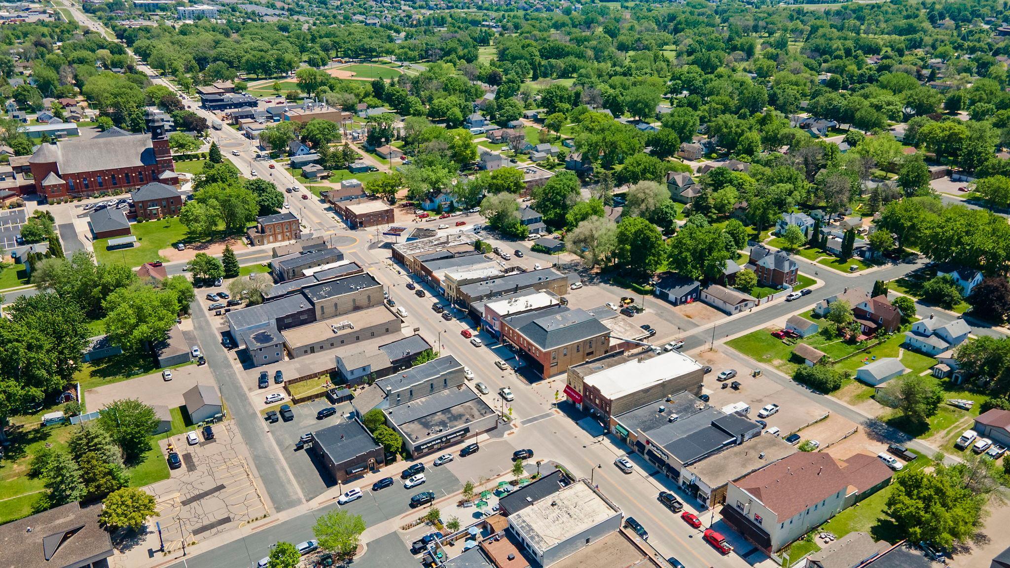 305 Main Street E