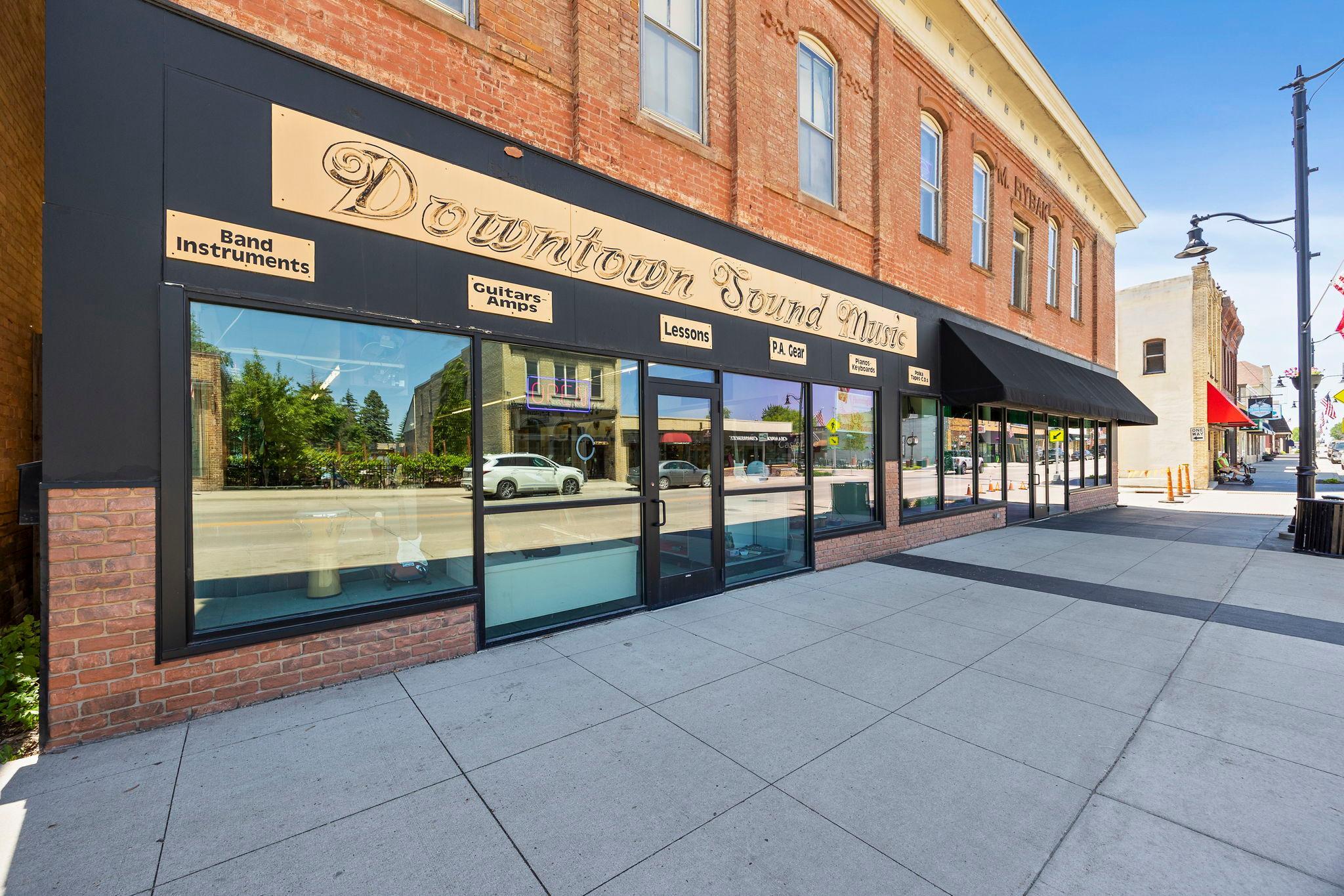 305 Main Street E