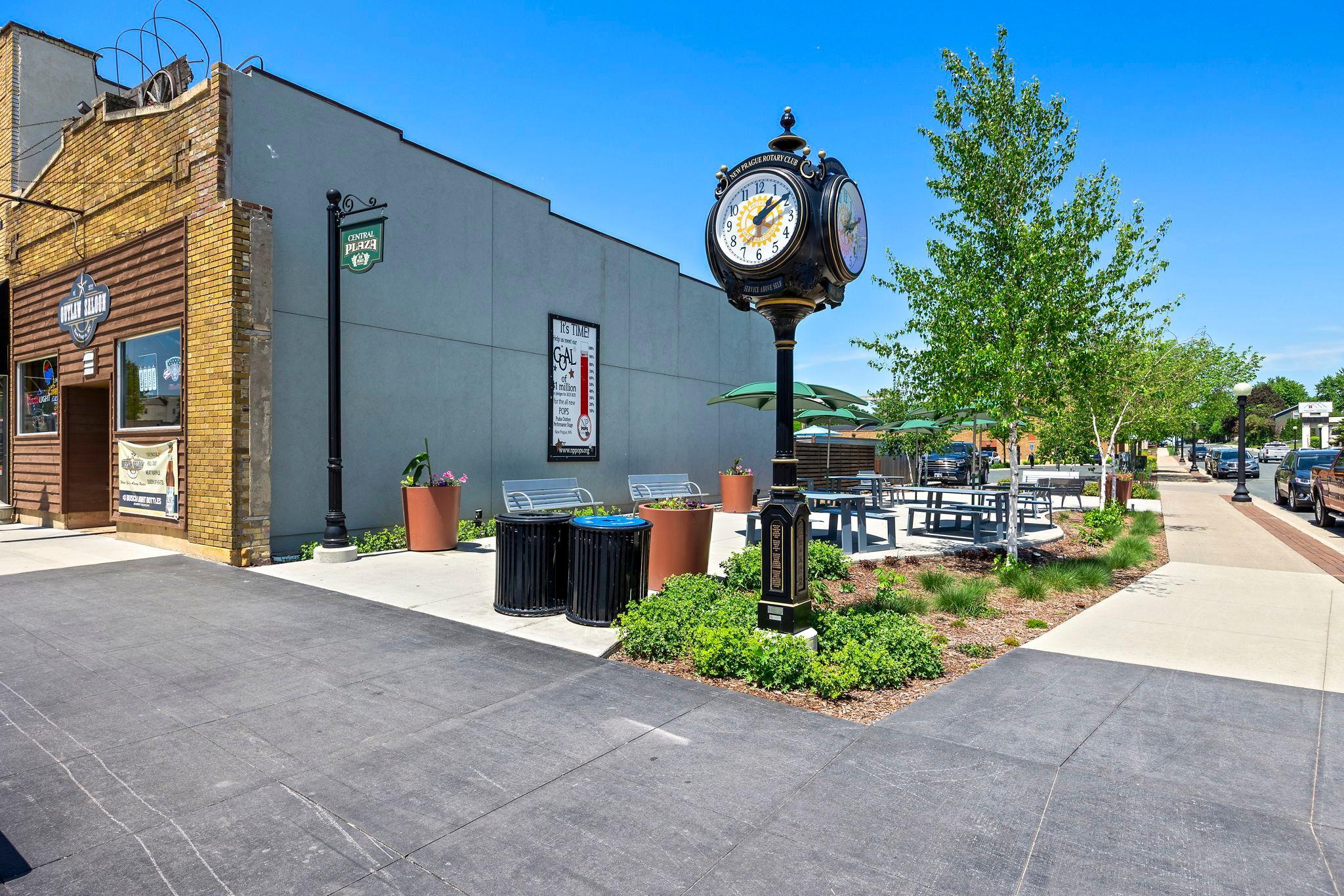 305 Main Street E