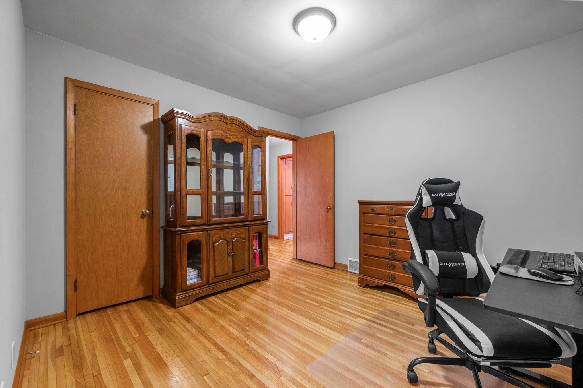 305 Main Street E