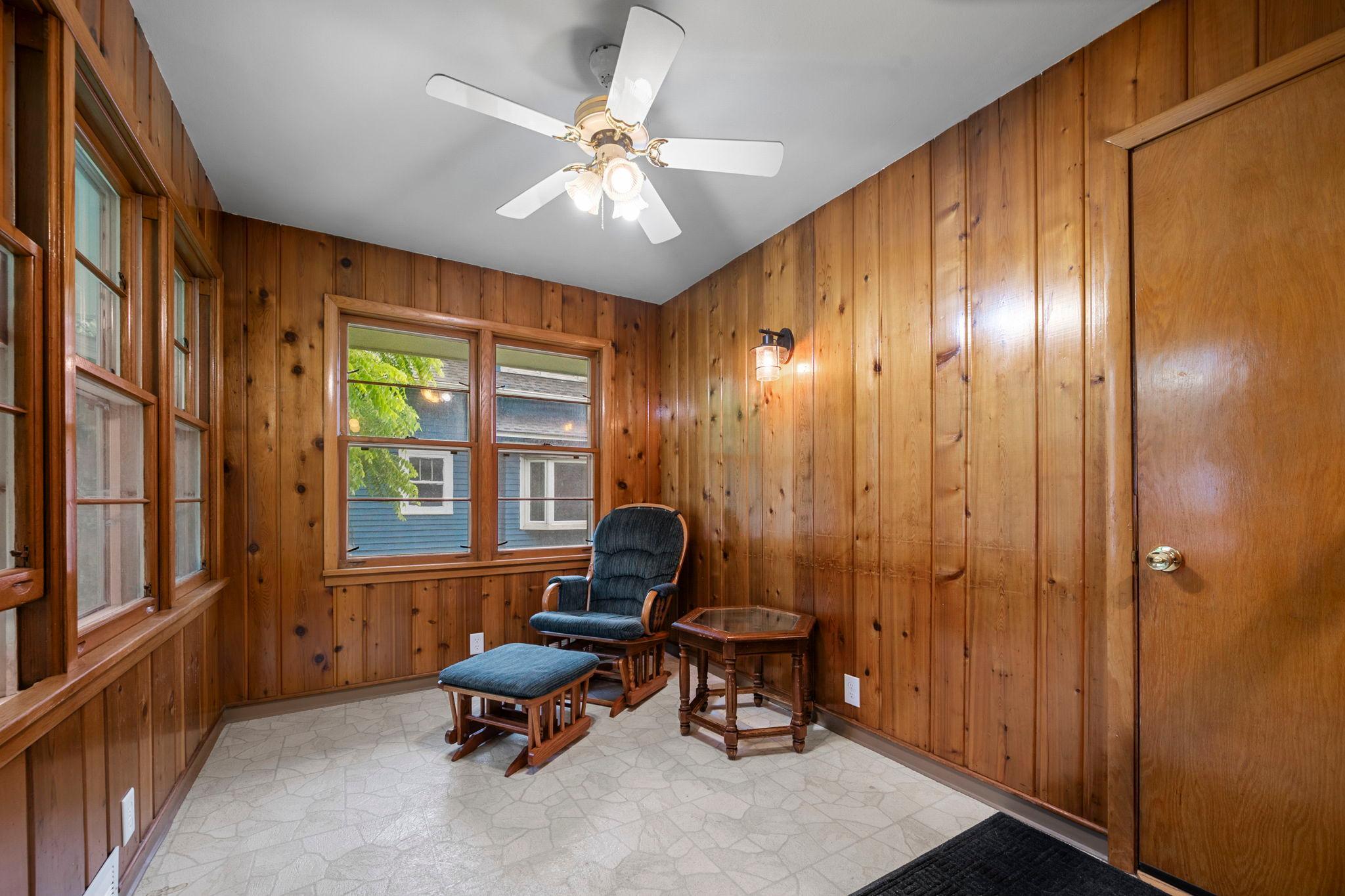 305 Main Street E