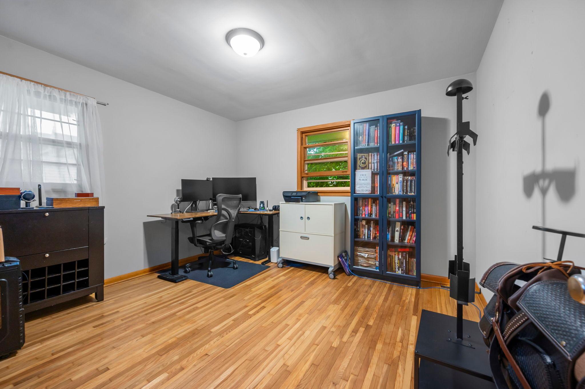 305 Main Street E