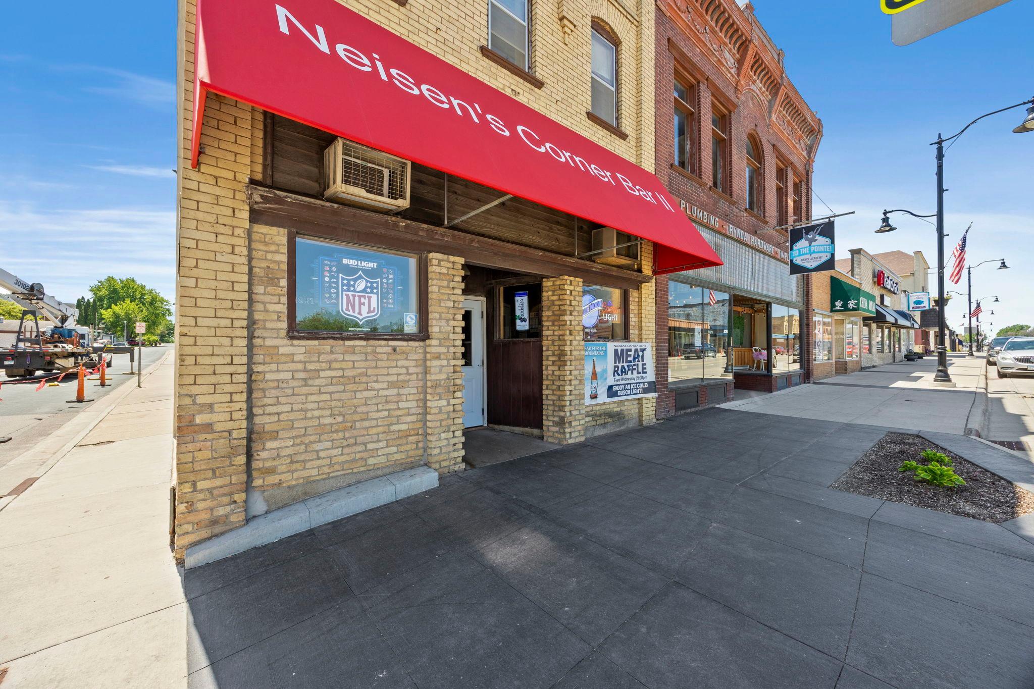 305 Main Street E
