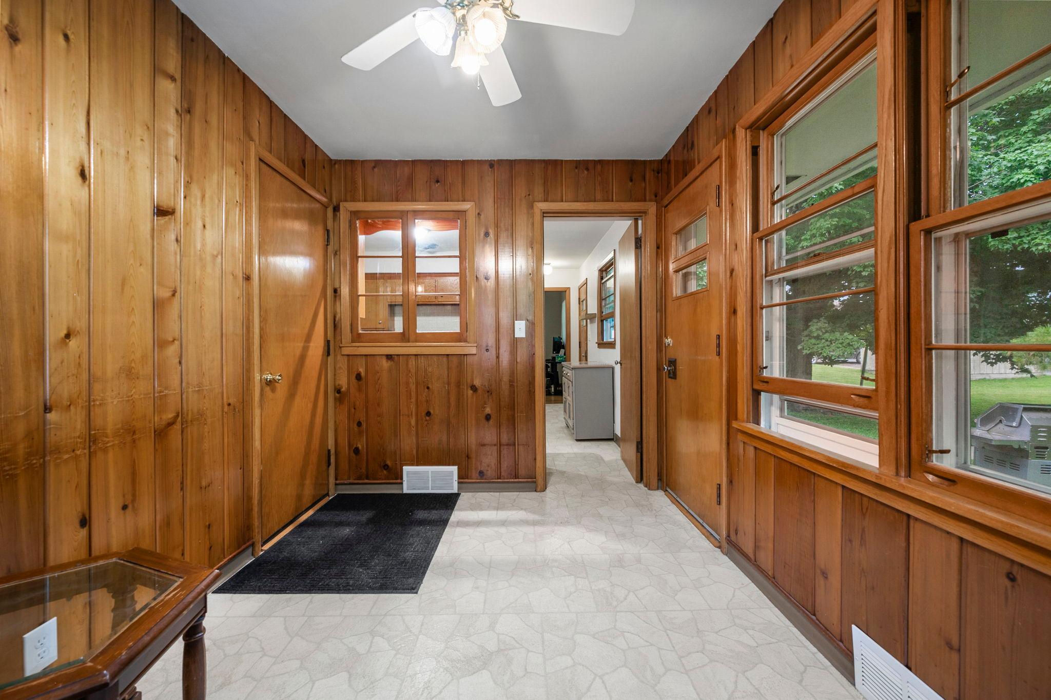 305 Main Street E