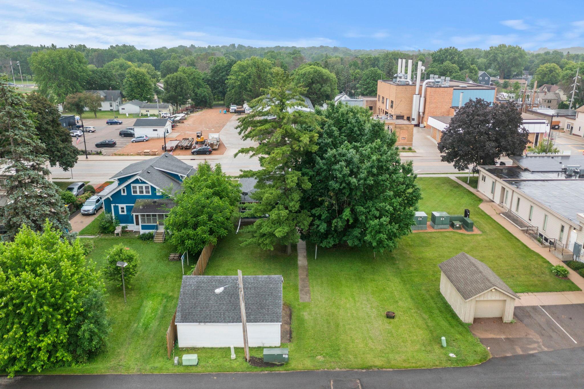 305 Main Street E