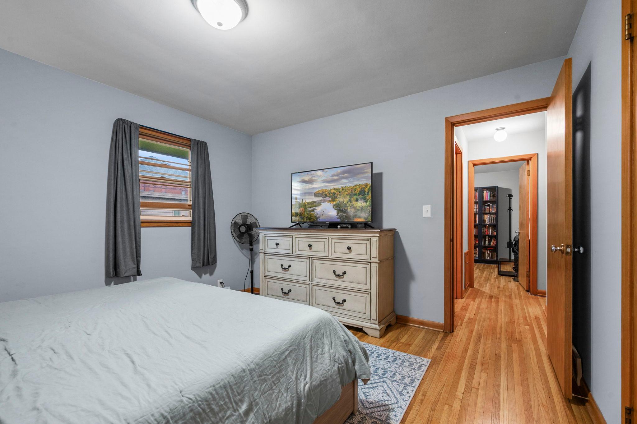 305 Main Street E