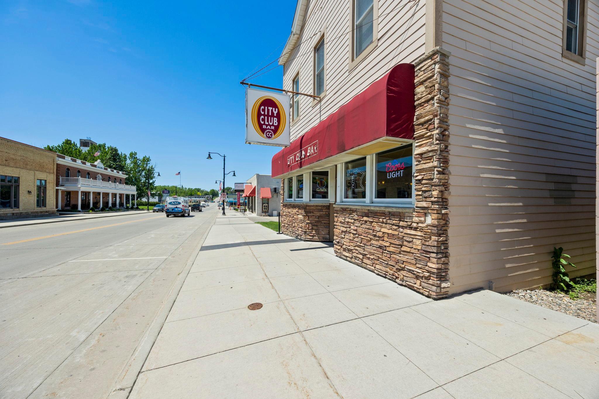 305 Main Street E