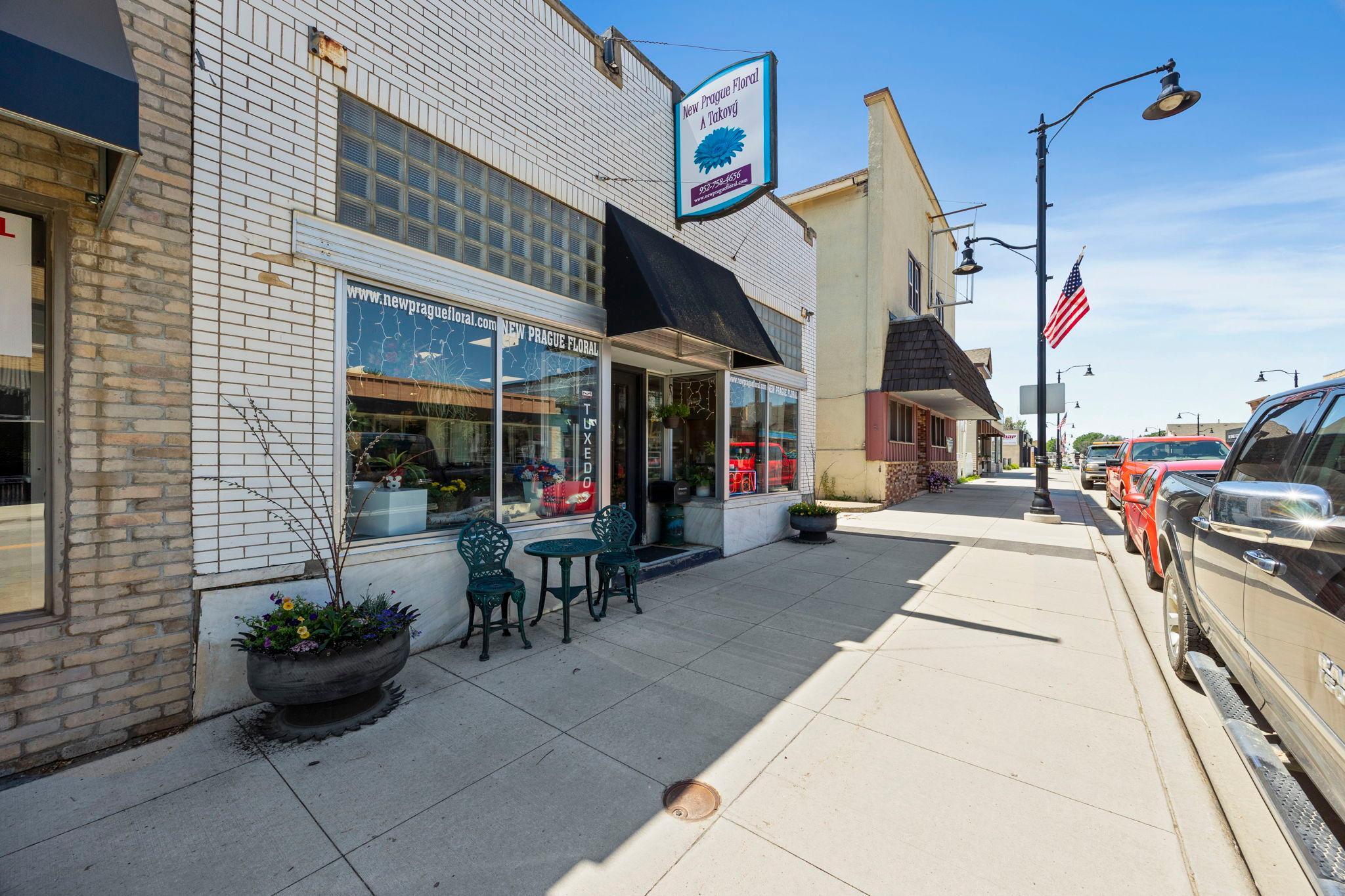 305 Main Street E