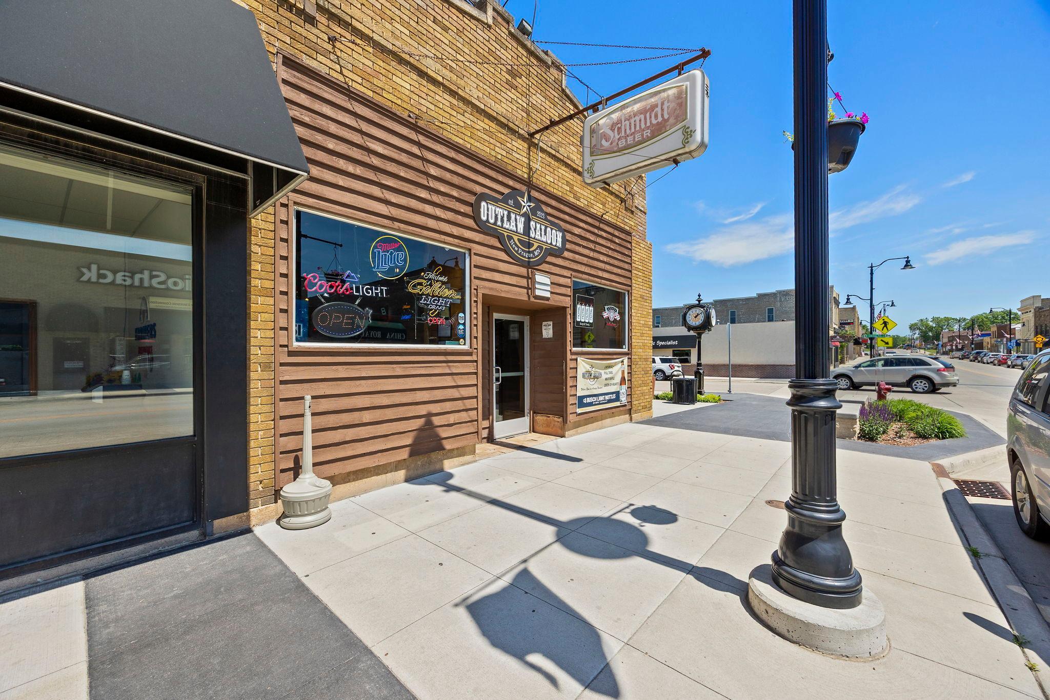 305 Main Street E