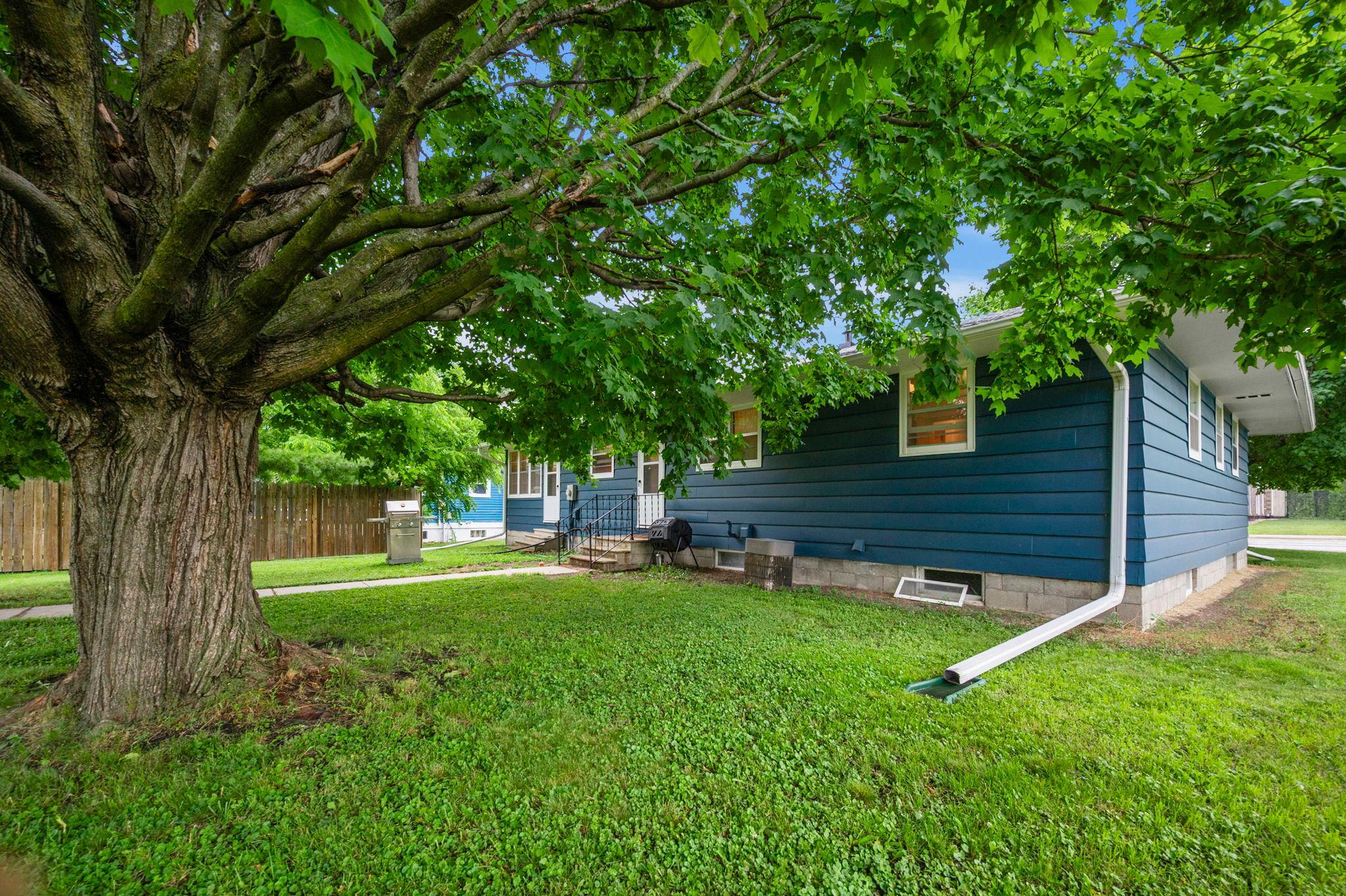 305 Main Street E