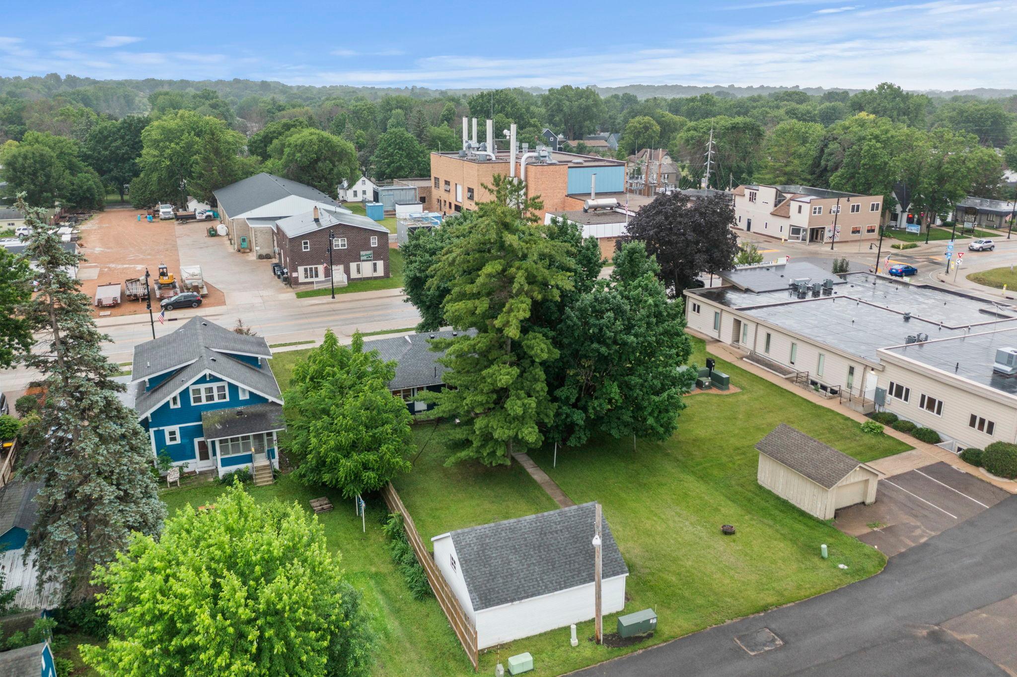 305 Main Street E