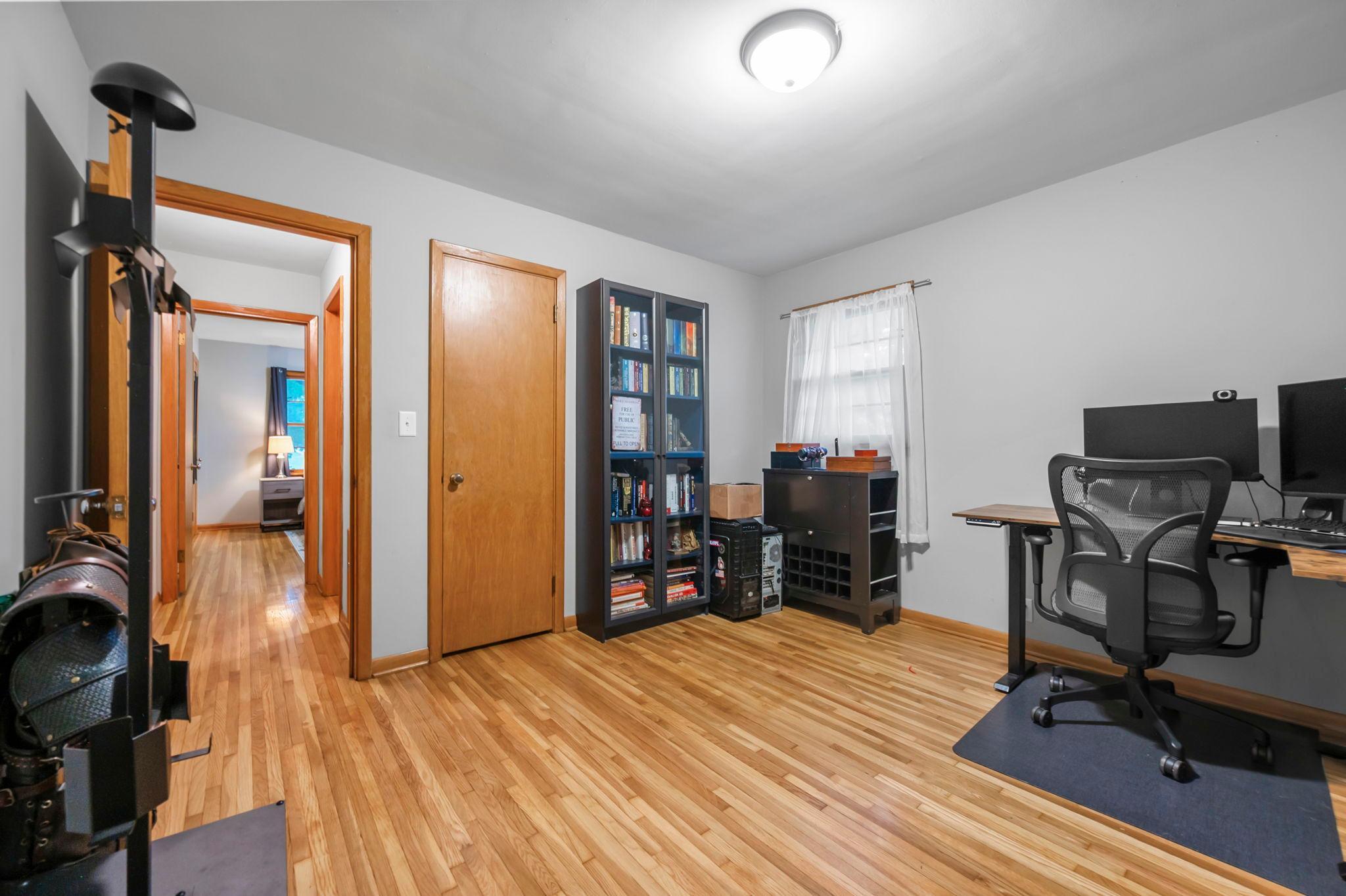 305 Main Street E