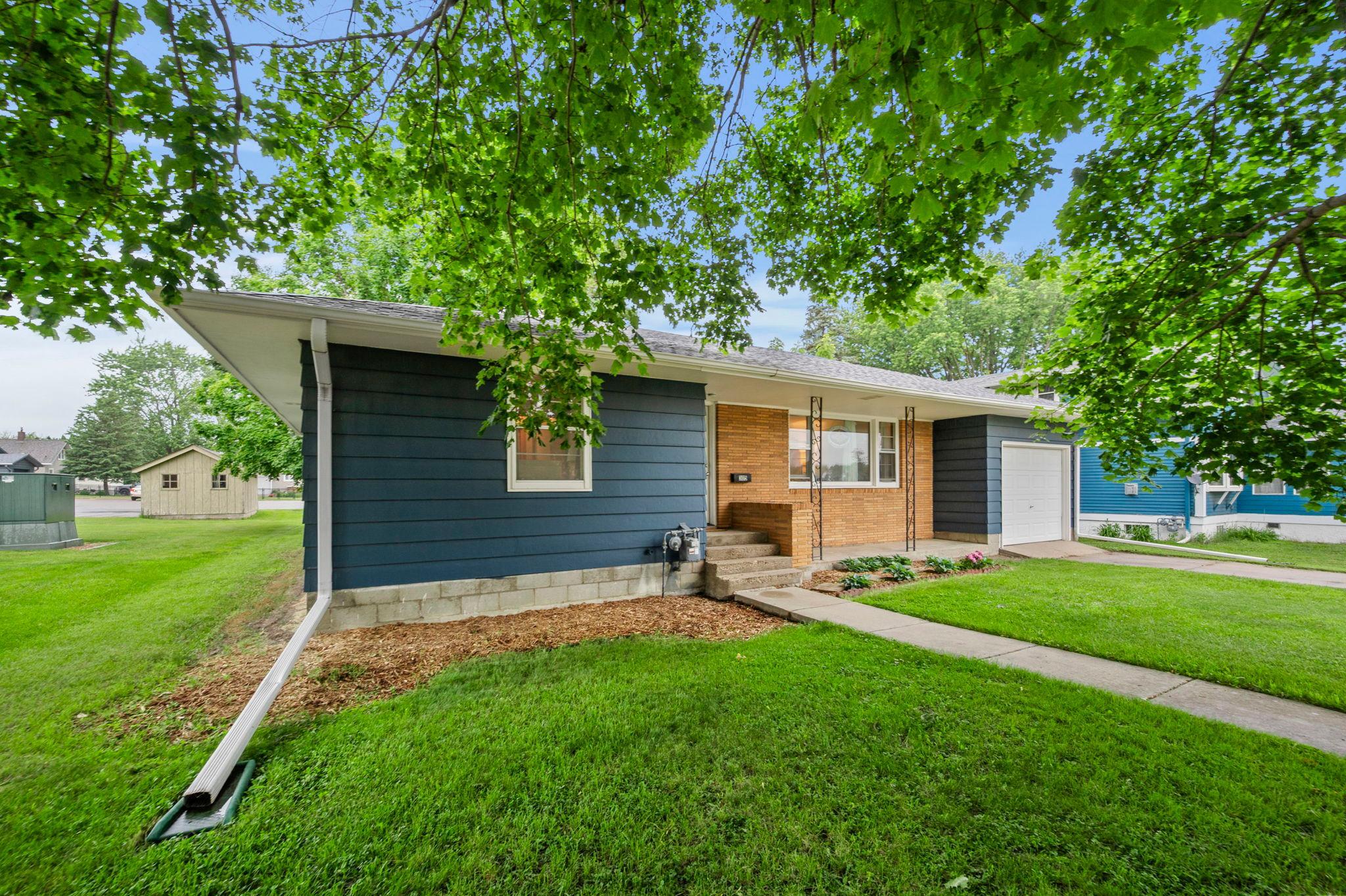 305 Main Street E