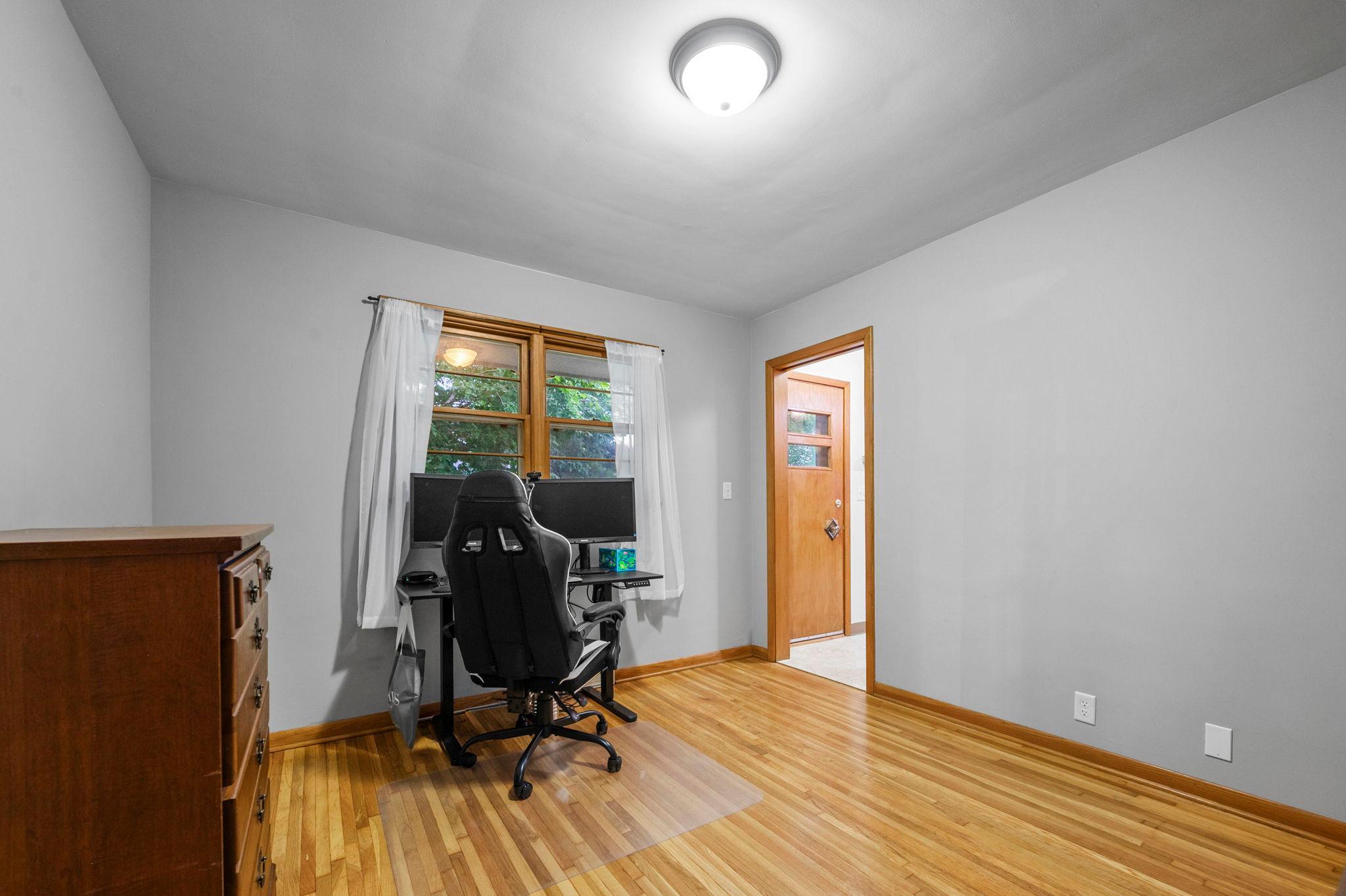 305 Main Street E
