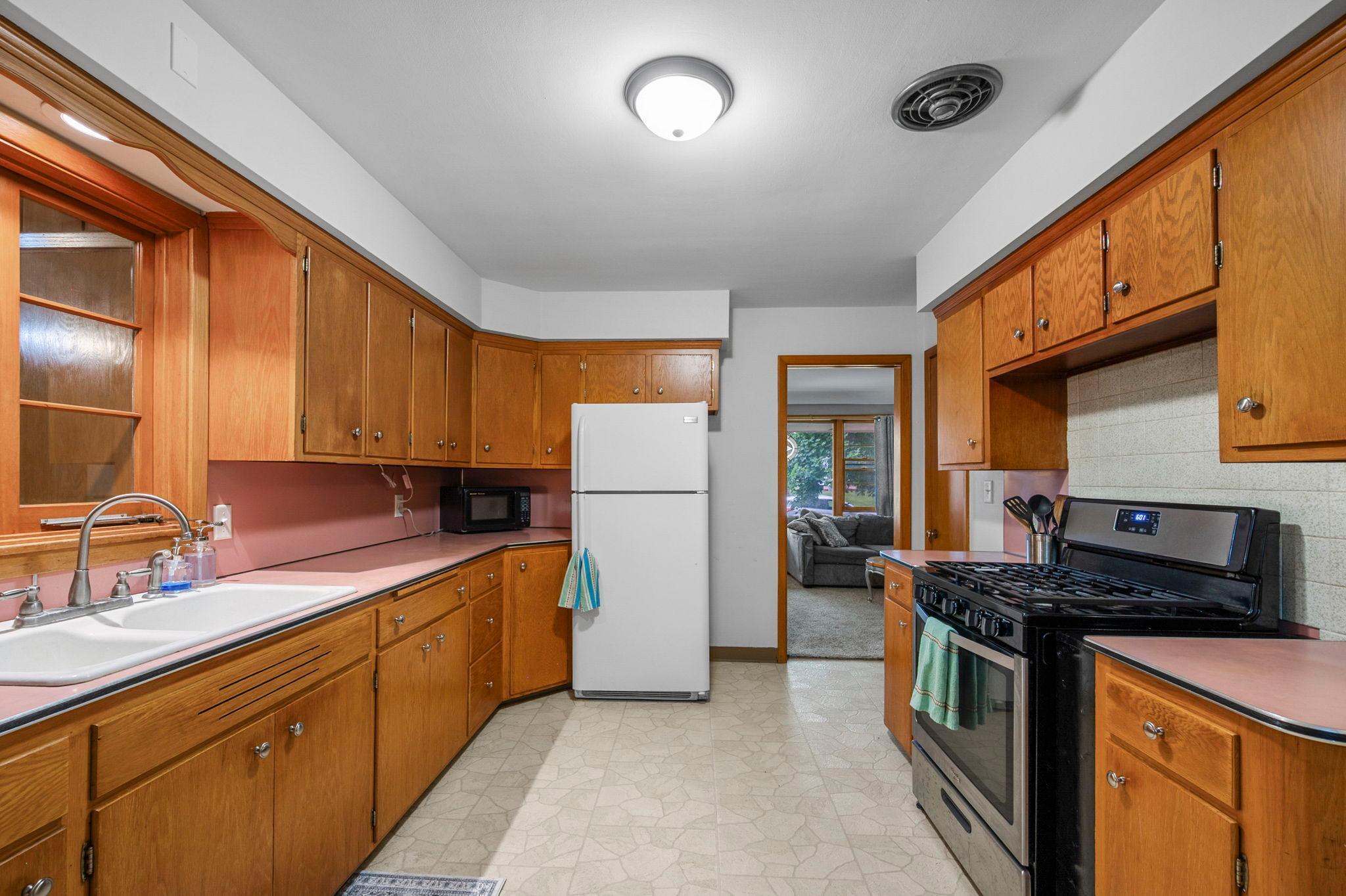 305 Main Street E