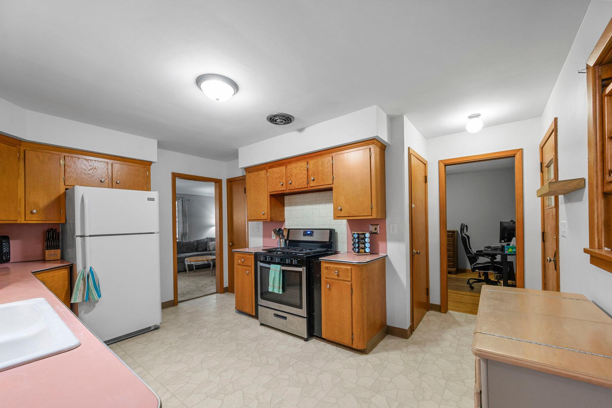 305 Main Street E