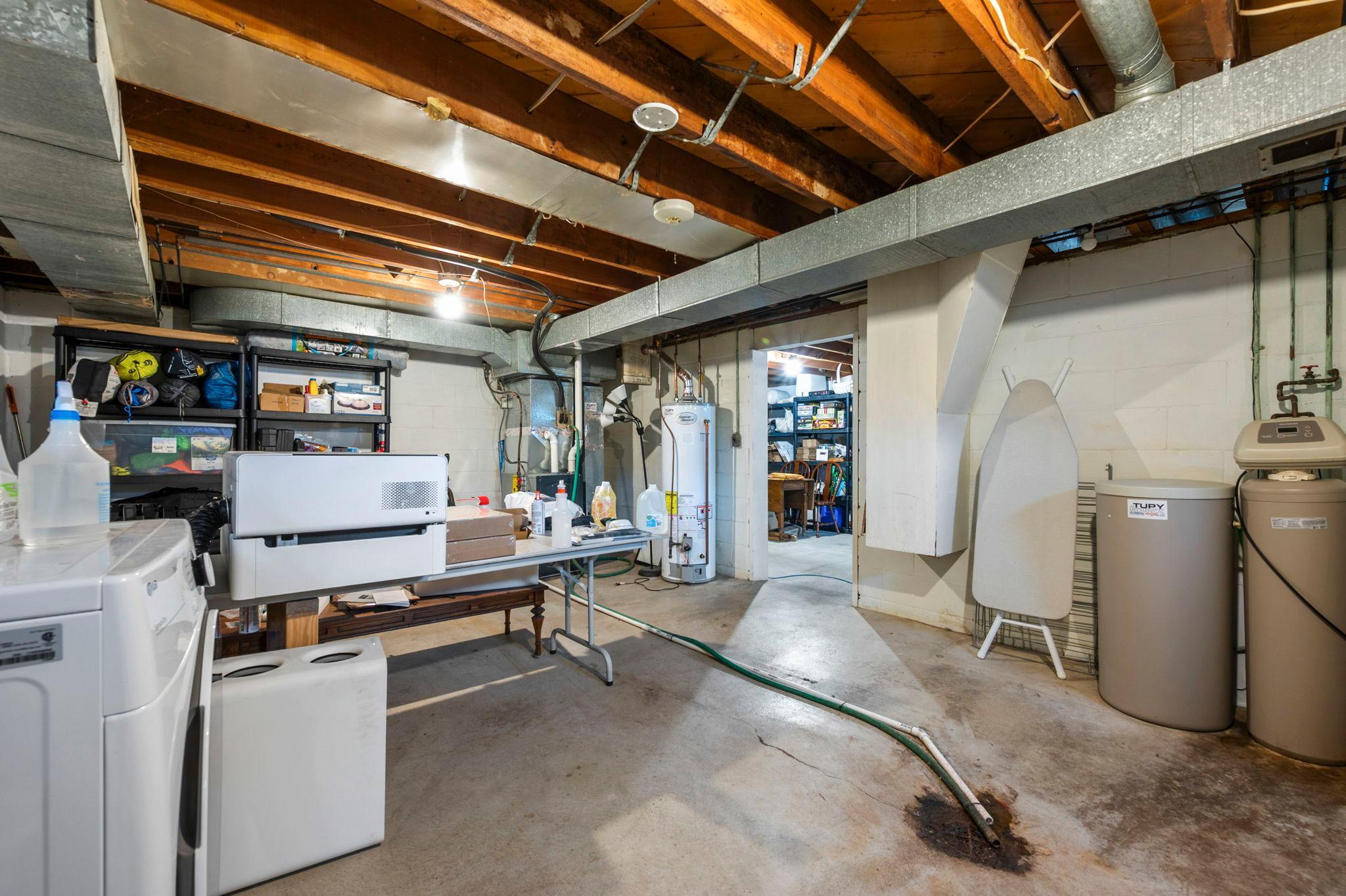 305 Main Street E