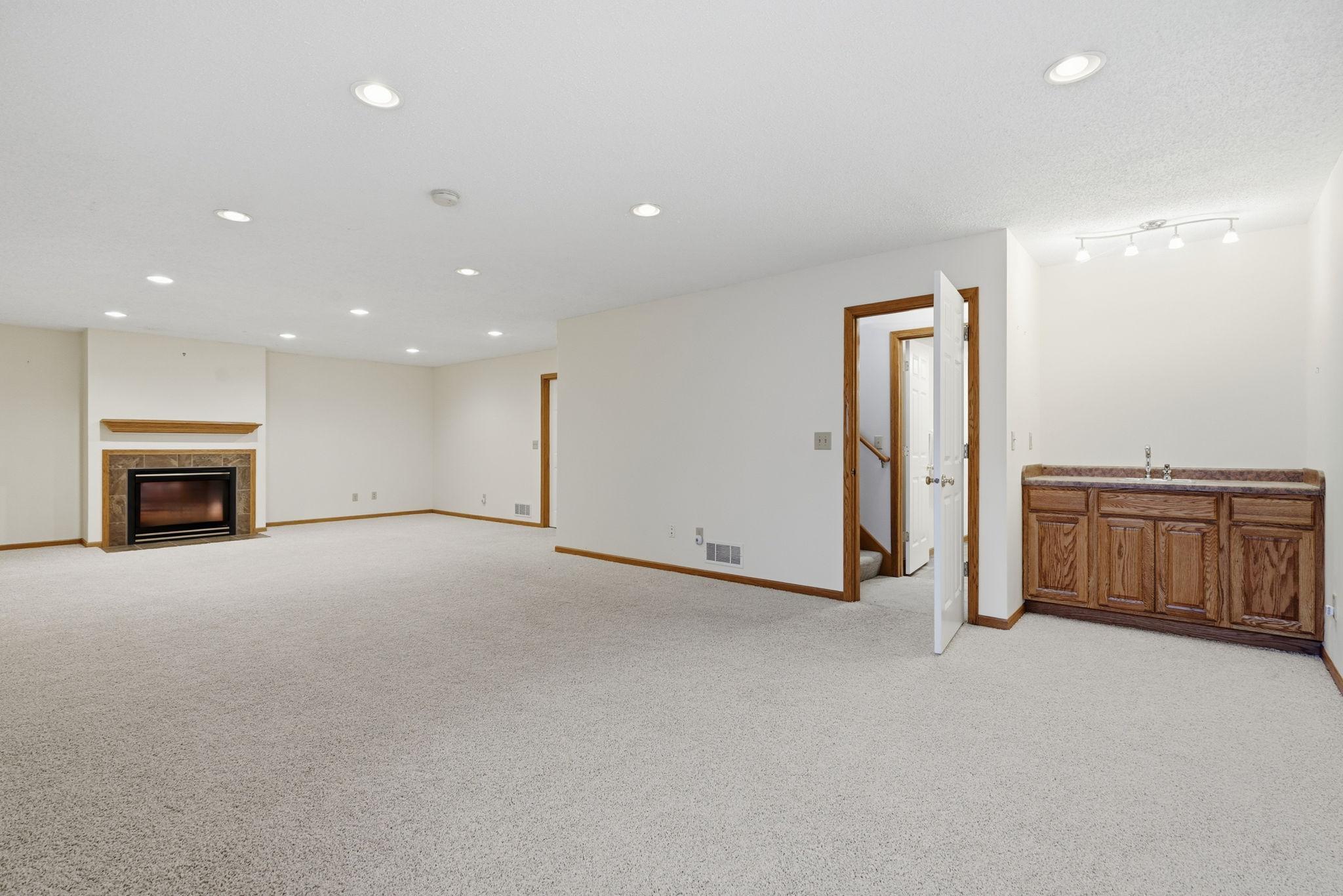 15130 Dutchman Way