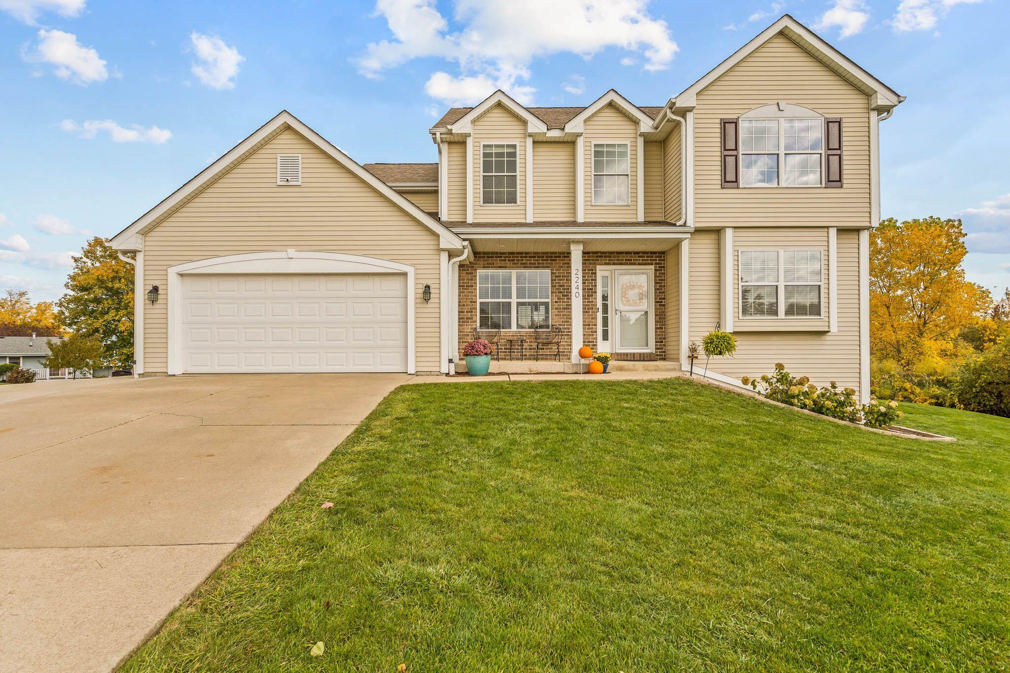 2240 E Ash Ct