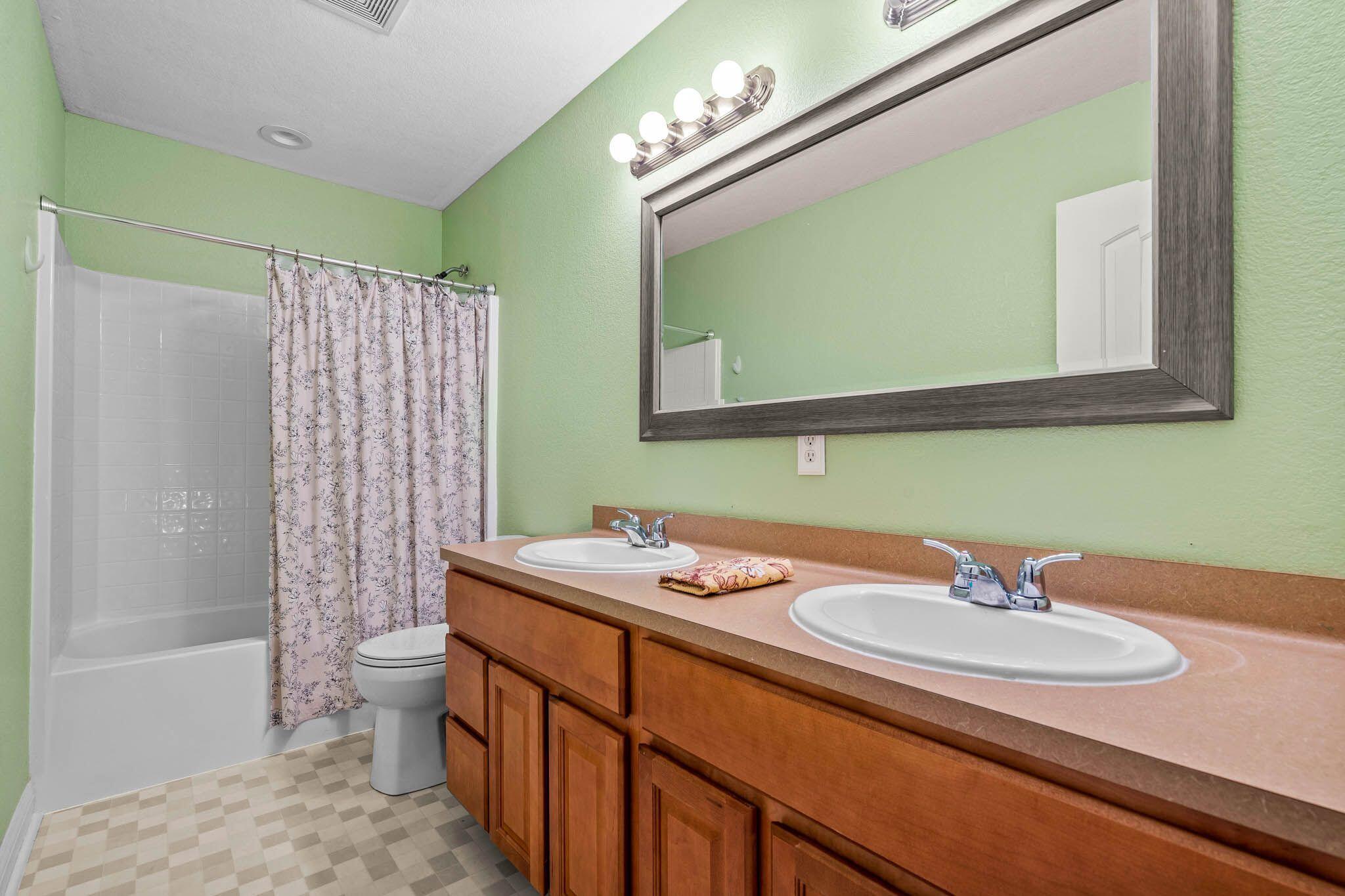 2240 E Ash Ct