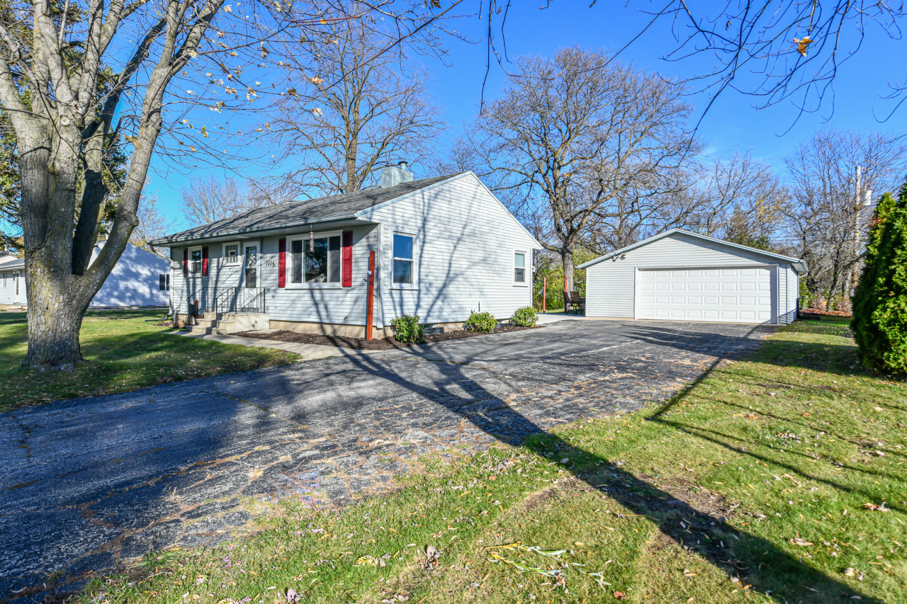 7336 S 37th Pl
