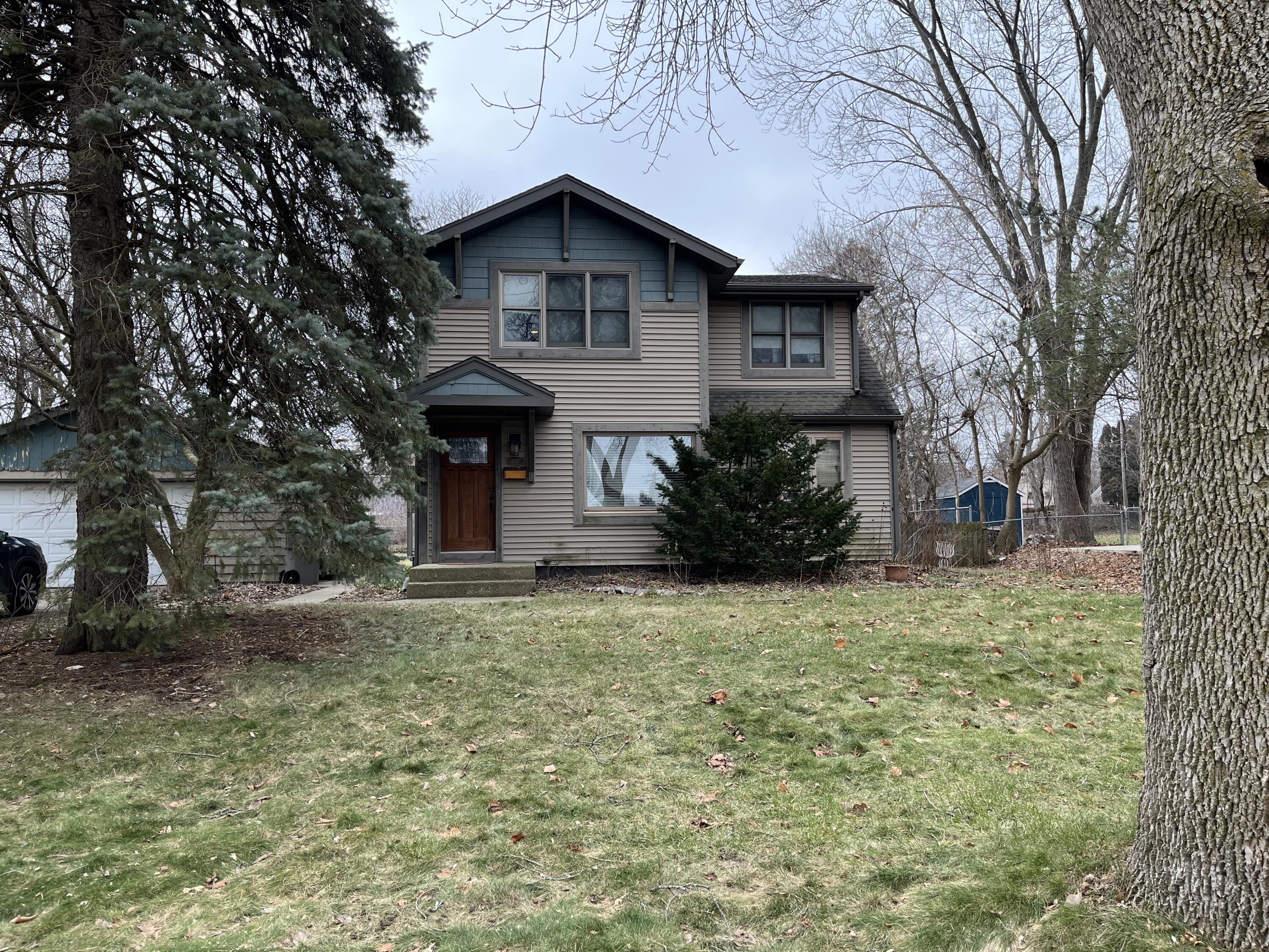 2021 W Birchwood Ave