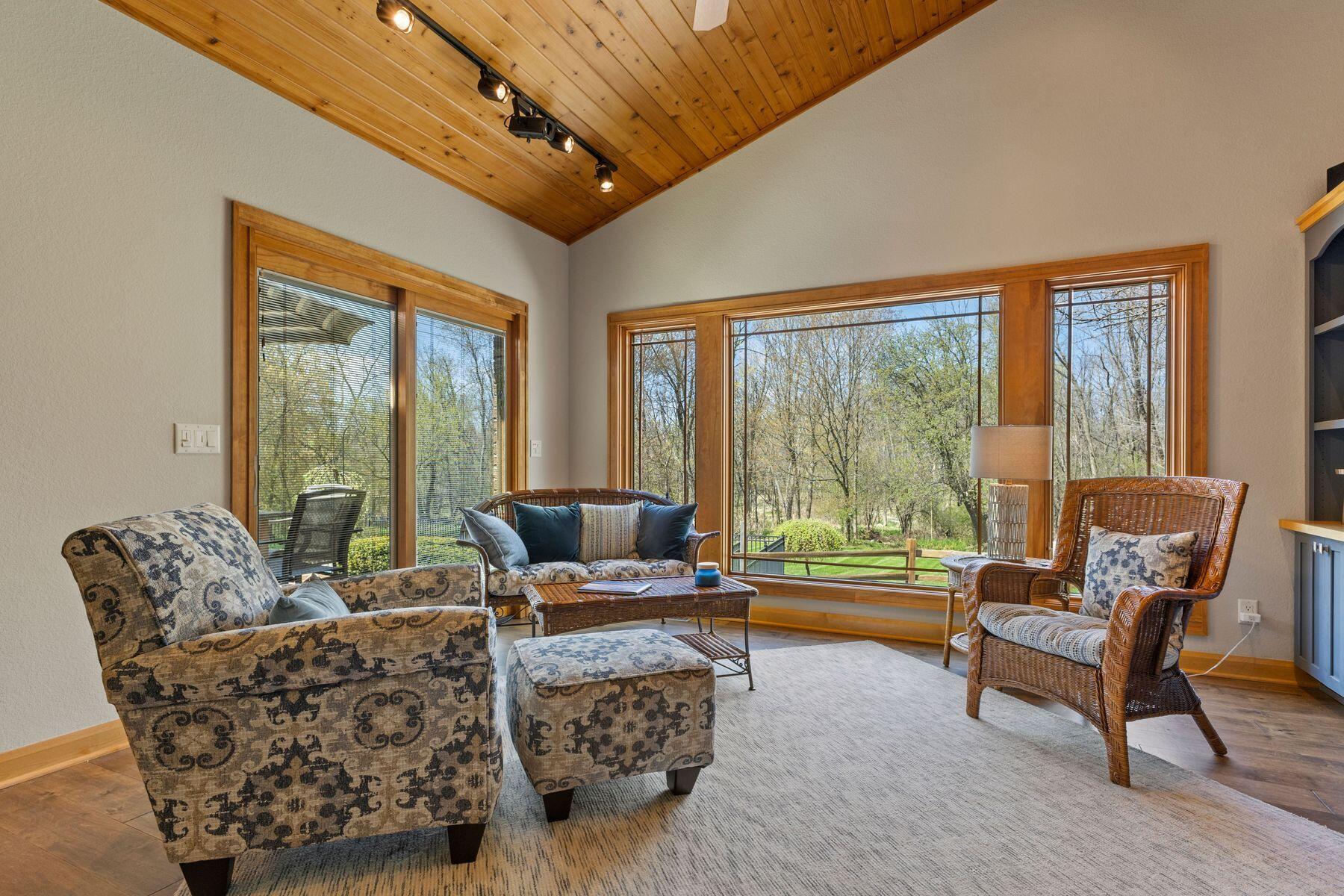 5122 Alexander Dr
