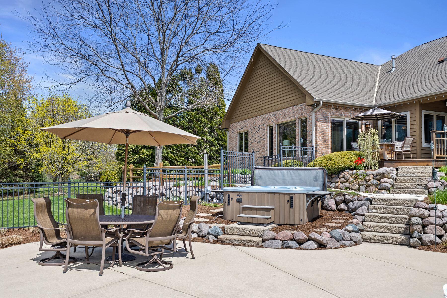 5122 Alexander Dr