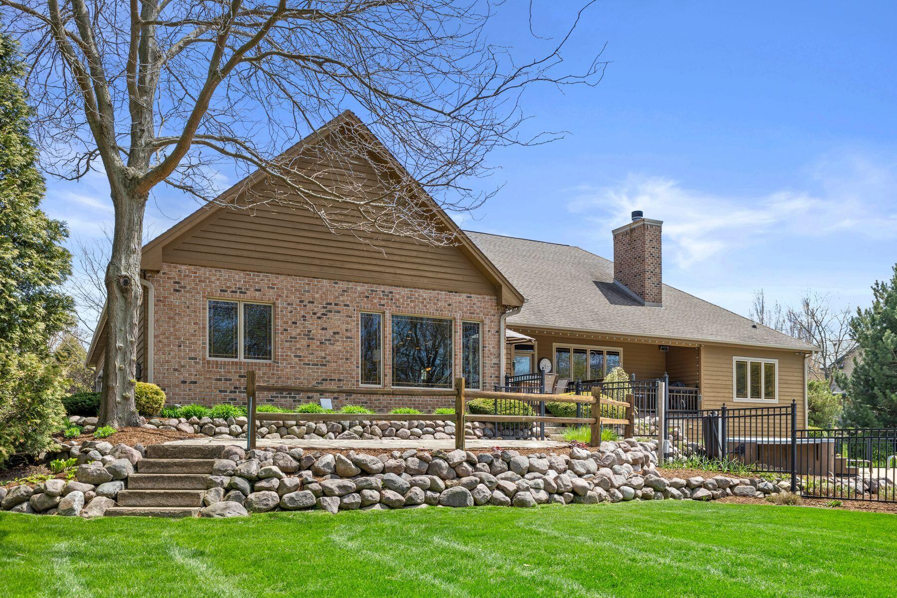 5122 Alexander Dr