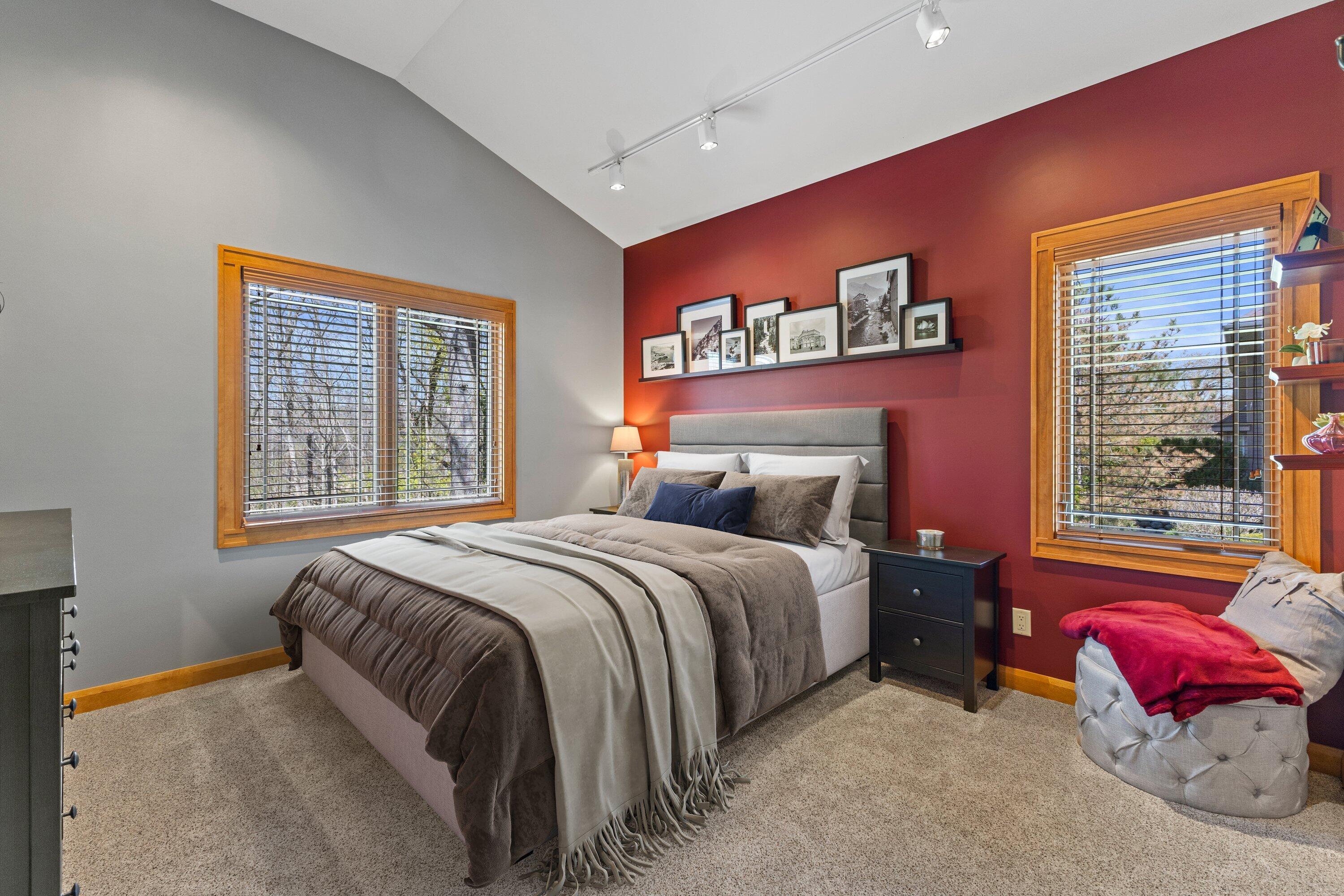 5122 Alexander Dr