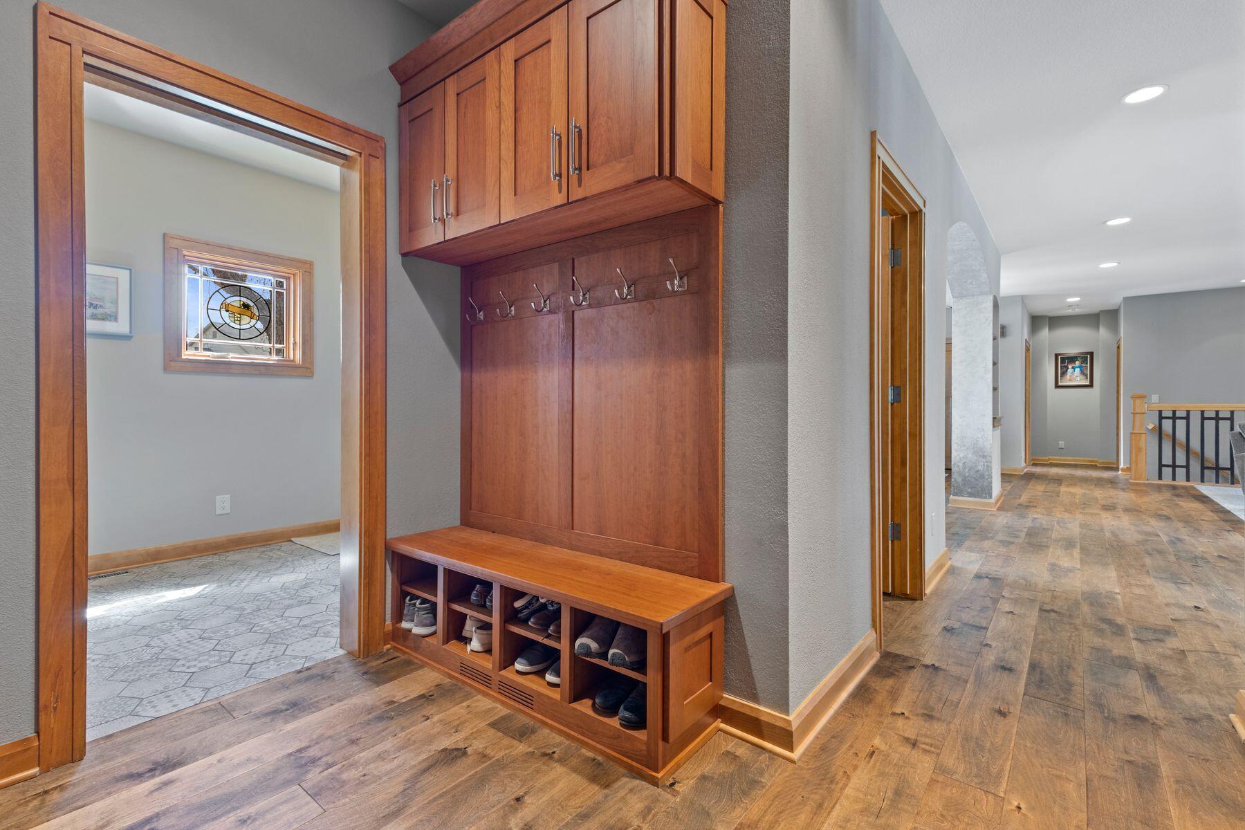 5122 Alexander Dr
