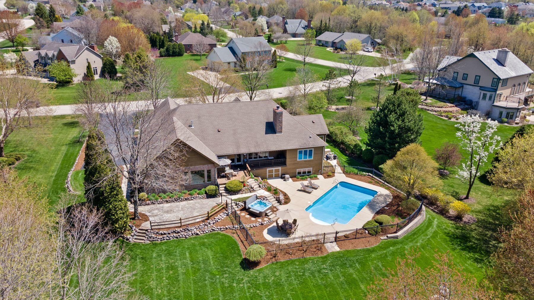5122 Alexander Dr